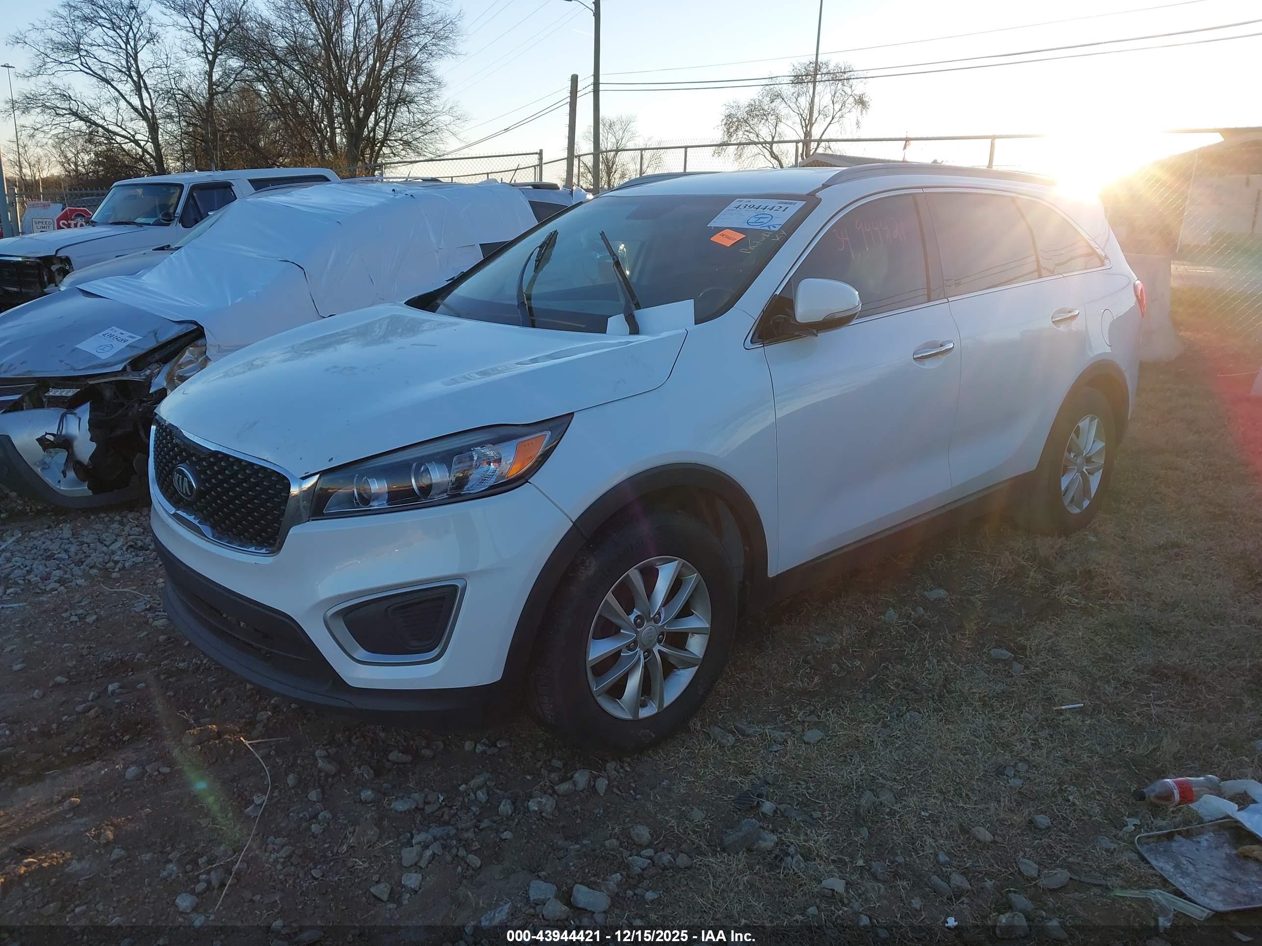 KIA SORENTO image 2