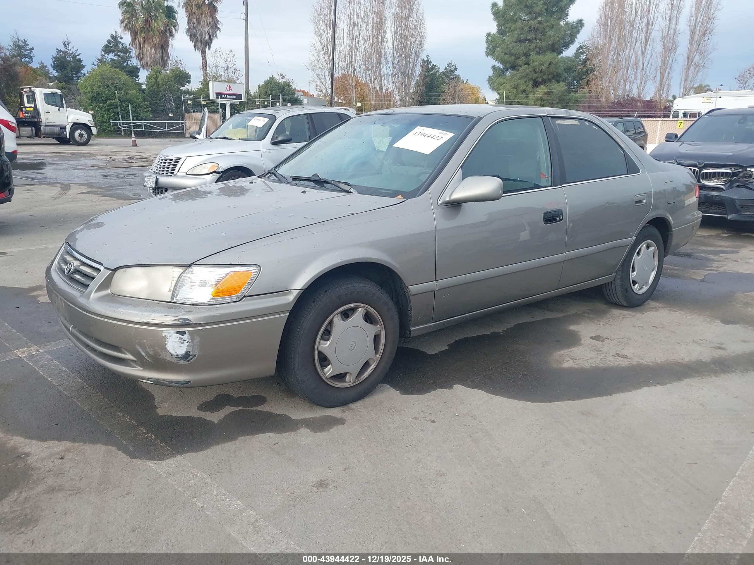 TOYOTA CAMRY image 2