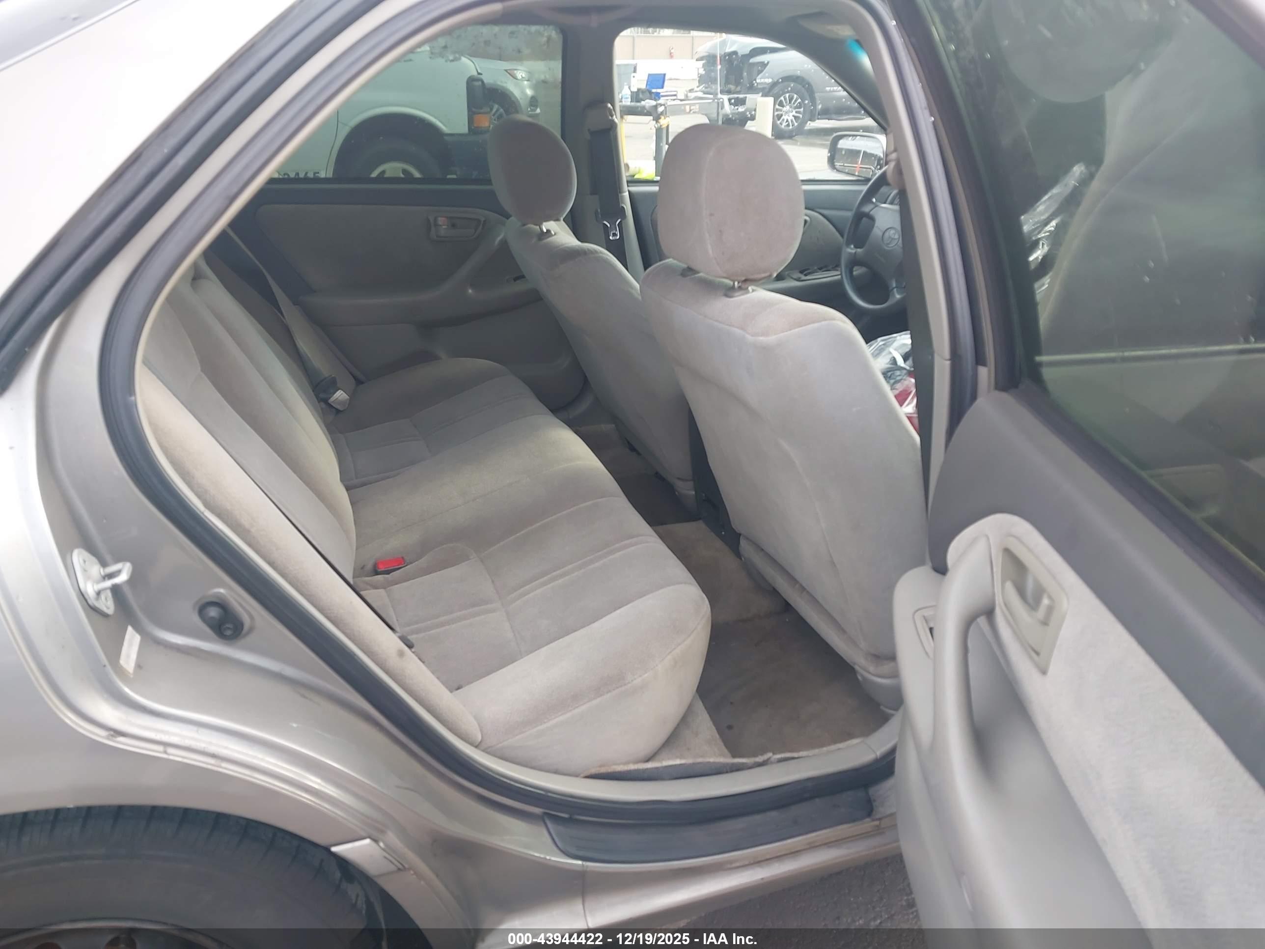 TOYOTA CAMRY image 8