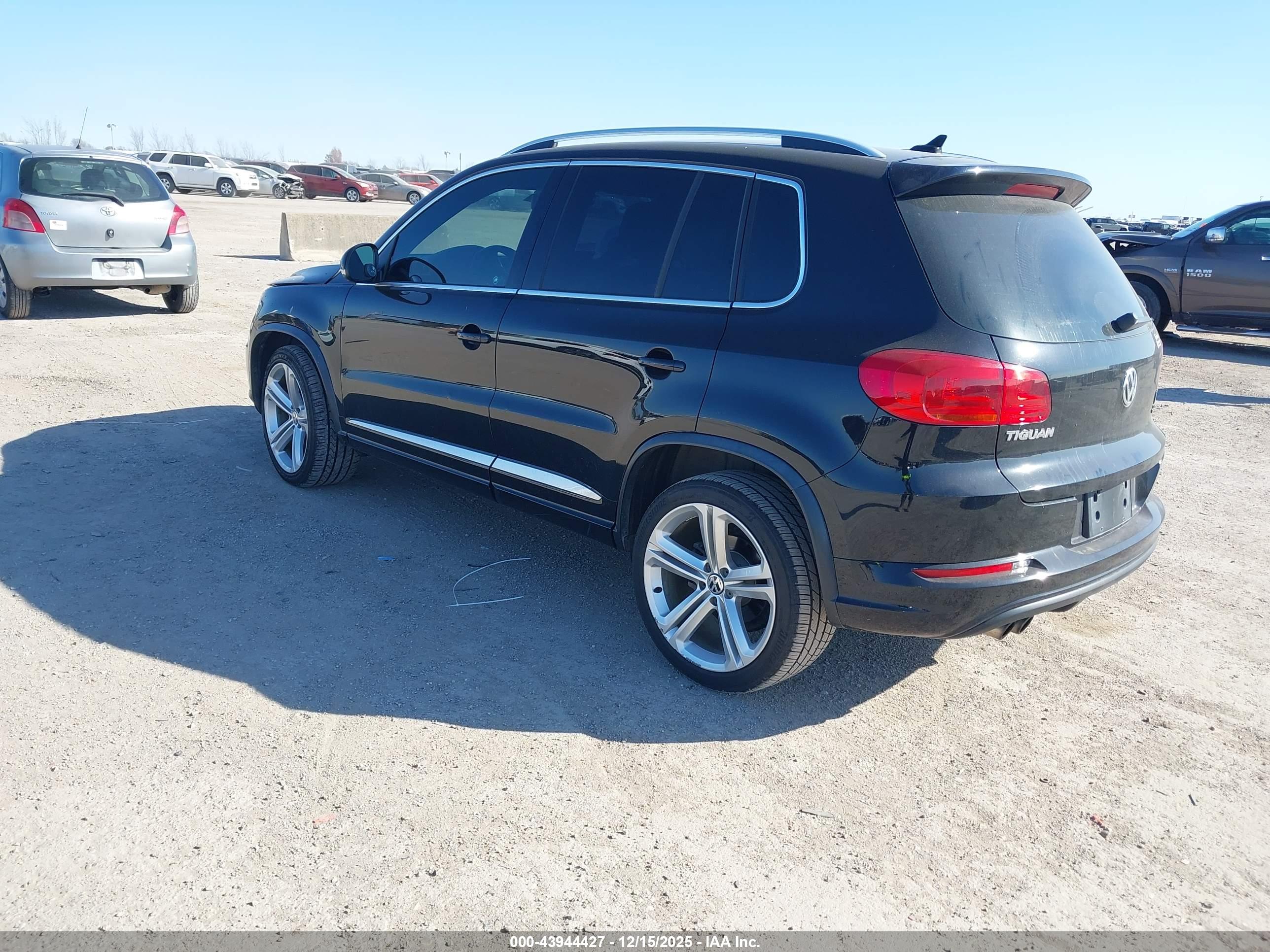 VOLKSWAGEN TIGUAN image 3