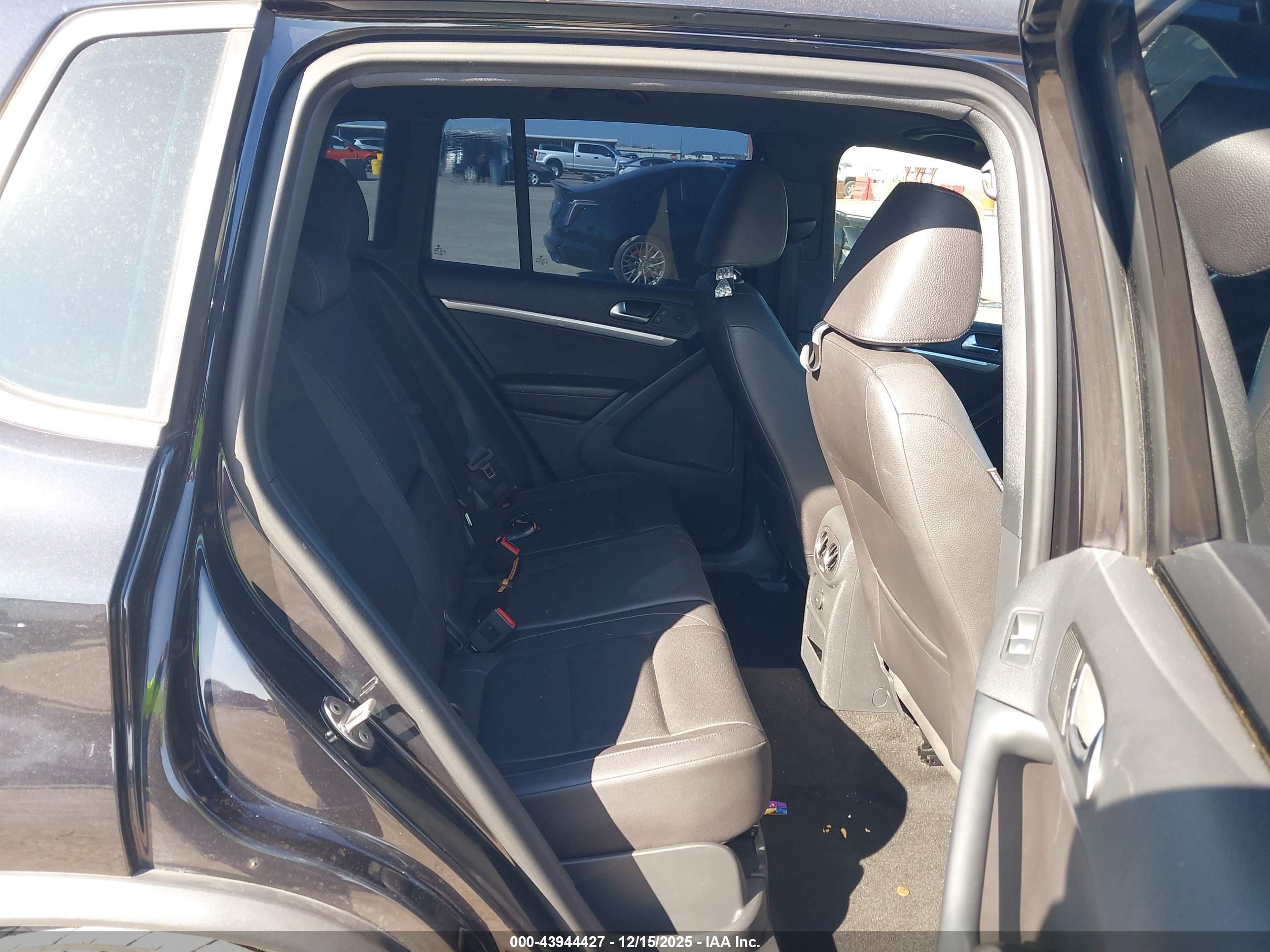 VOLKSWAGEN TIGUAN image 8