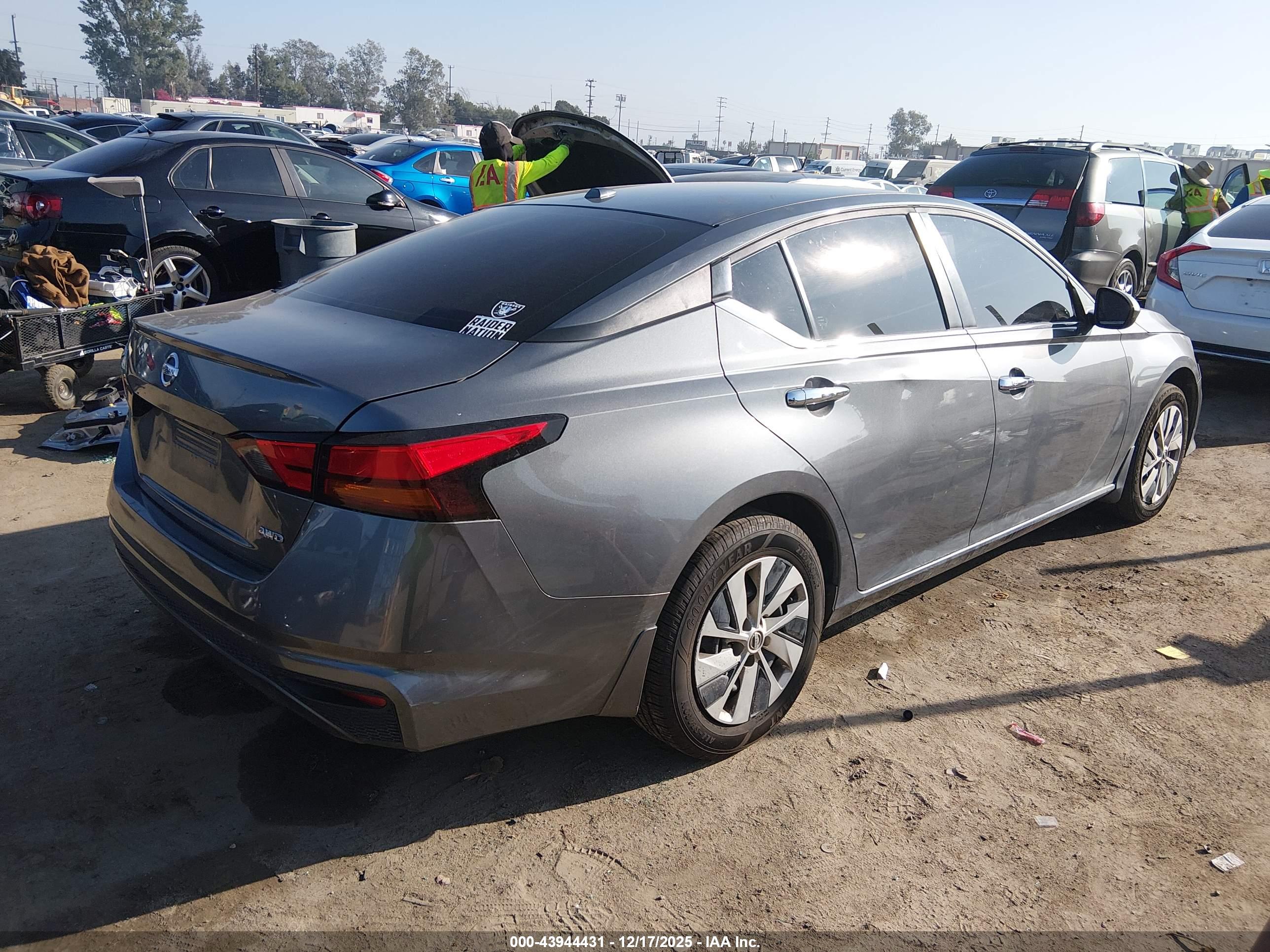 NISSAN ALTIMA image 4