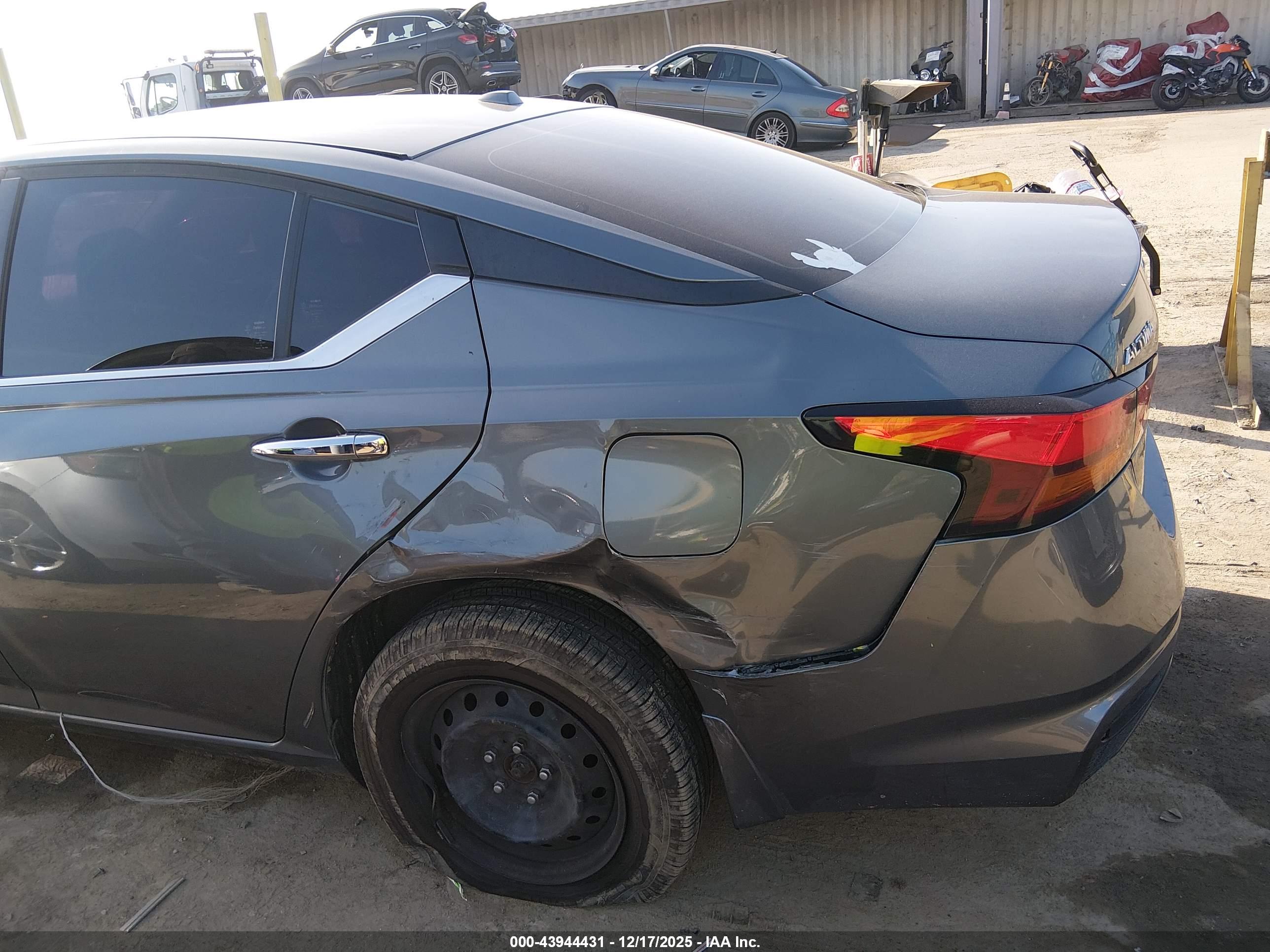 NISSAN ALTIMA image 6