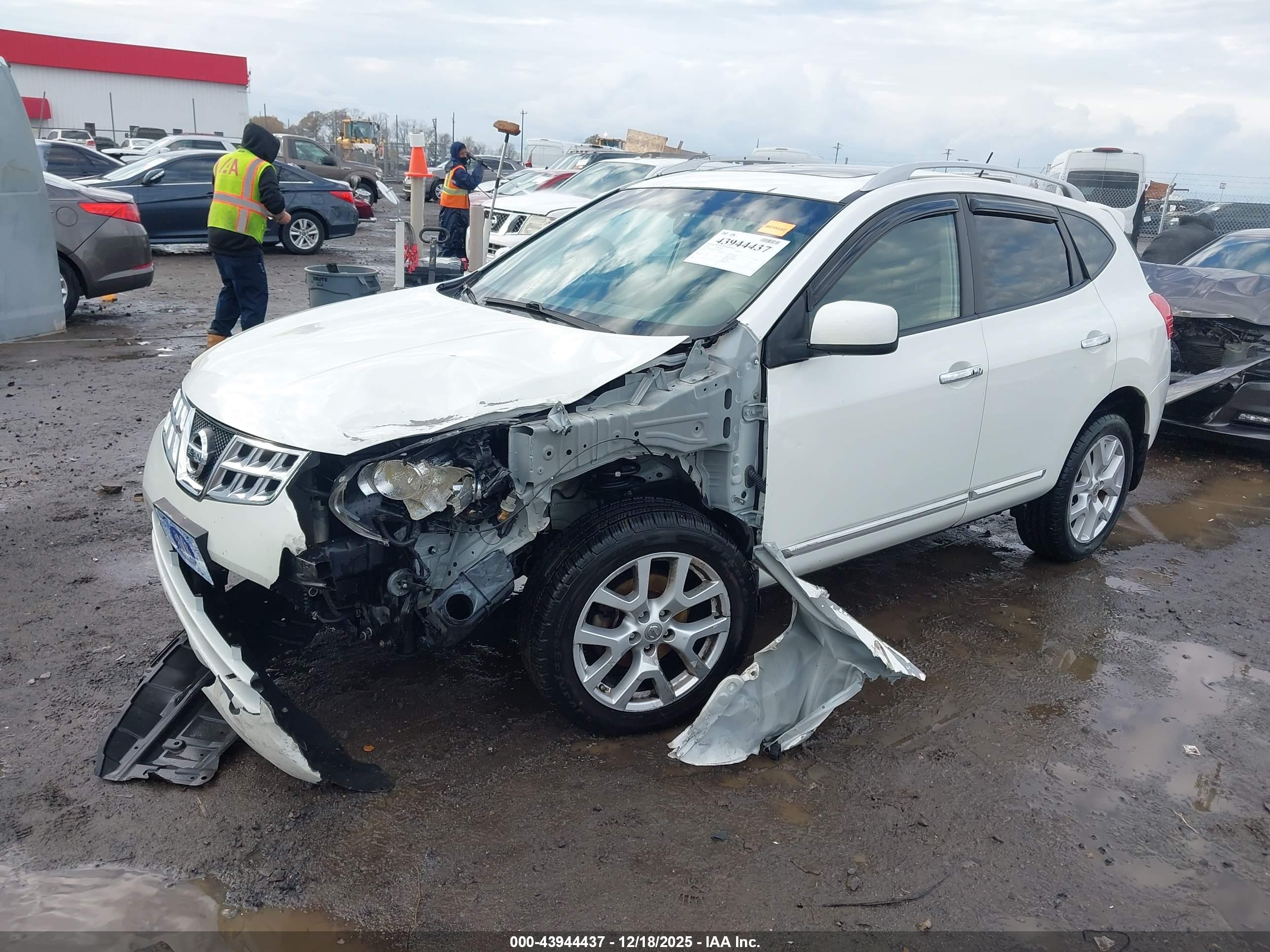 NISSAN ROGUE image 2