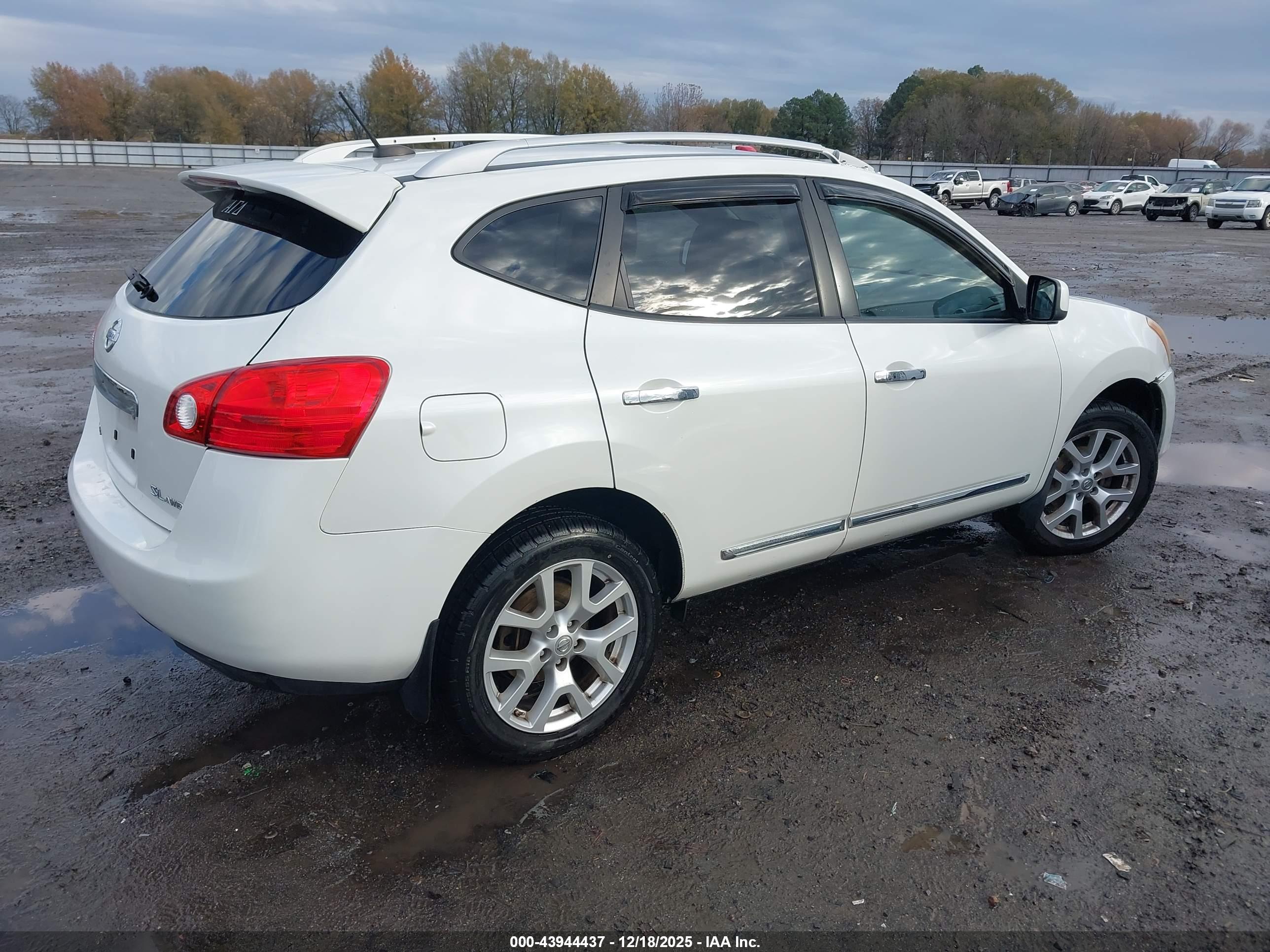 NISSAN ROGUE image 4