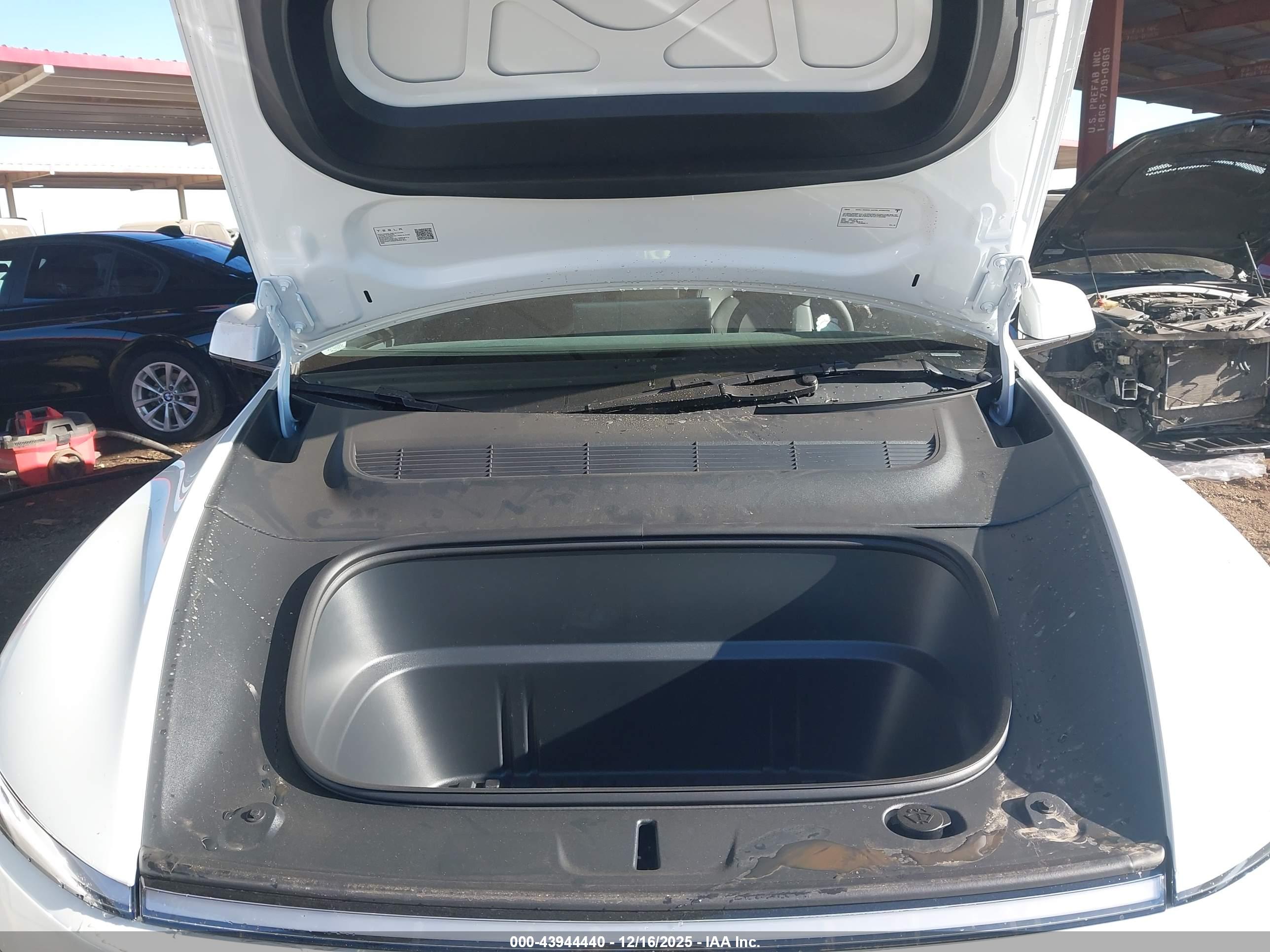 TESLA MODEL image 10