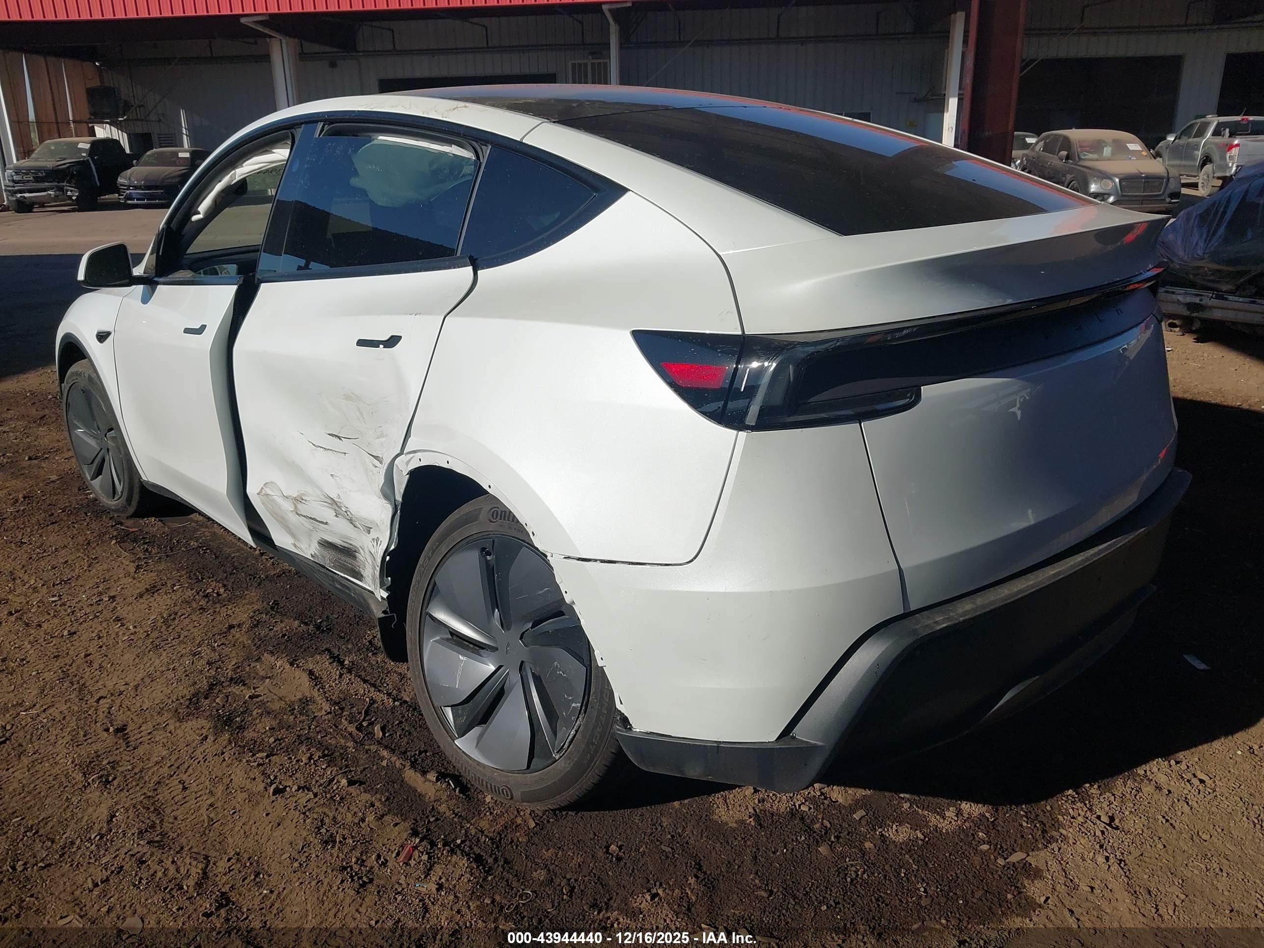 TESLA MODEL image 3