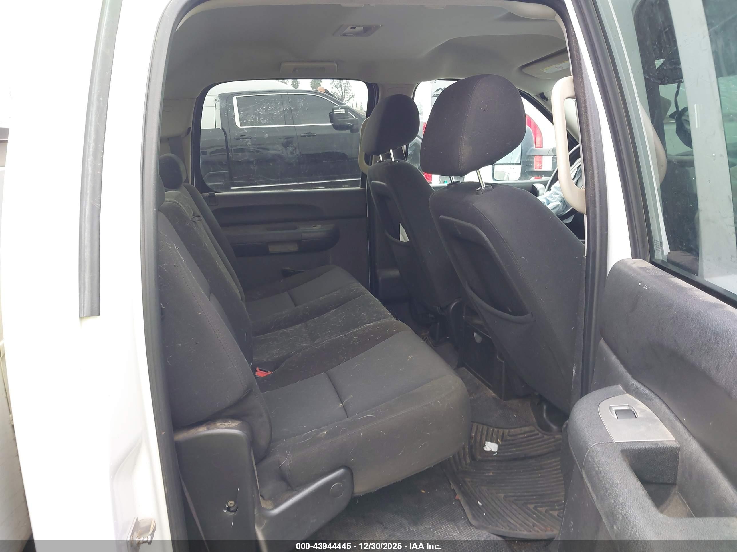 CHEVROLET SILVERADO image 8