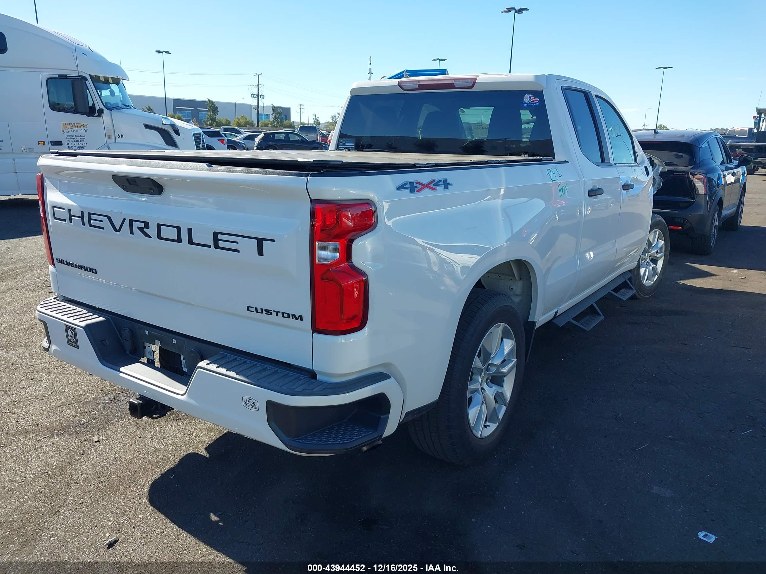 CHEVROLET SILVERADO image 4