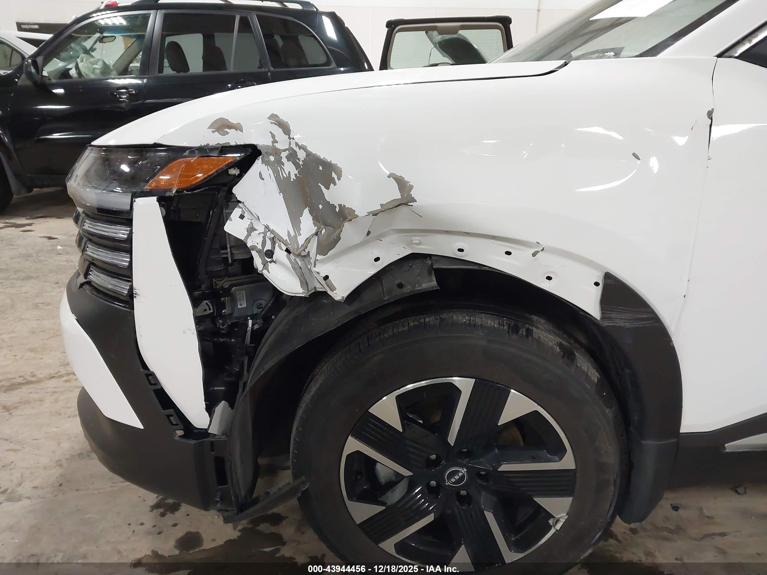 NISSAN KICKS image 6