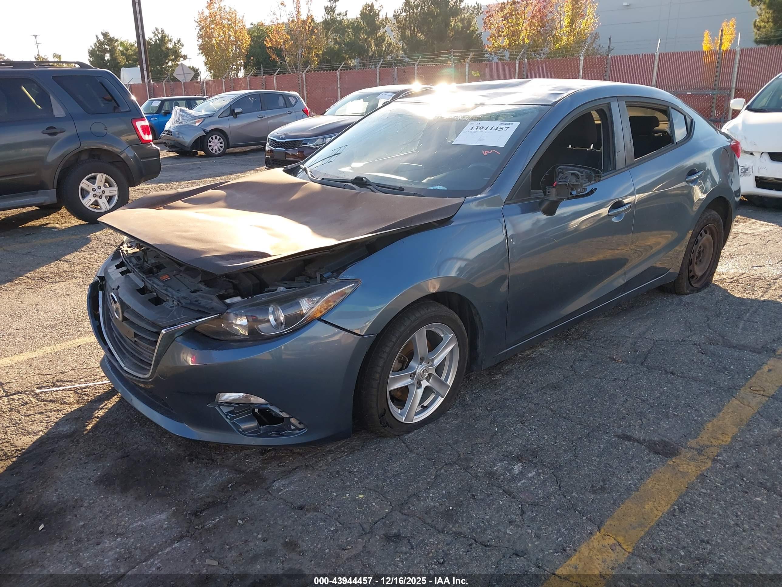 MAZDA MAZDA3 image 2