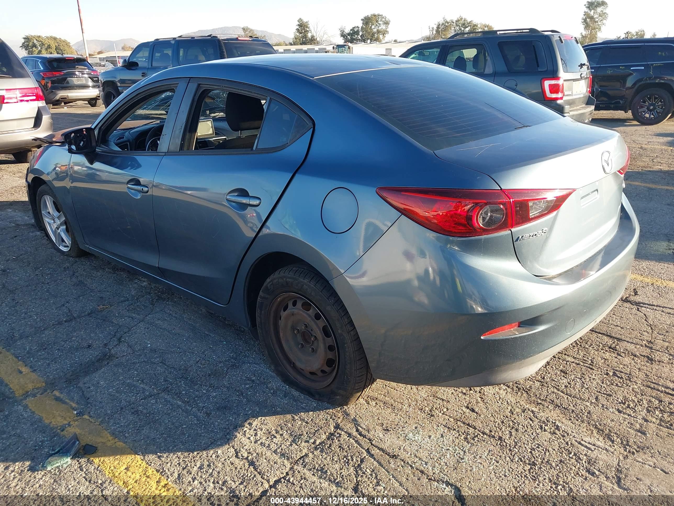 MAZDA MAZDA3 image 3