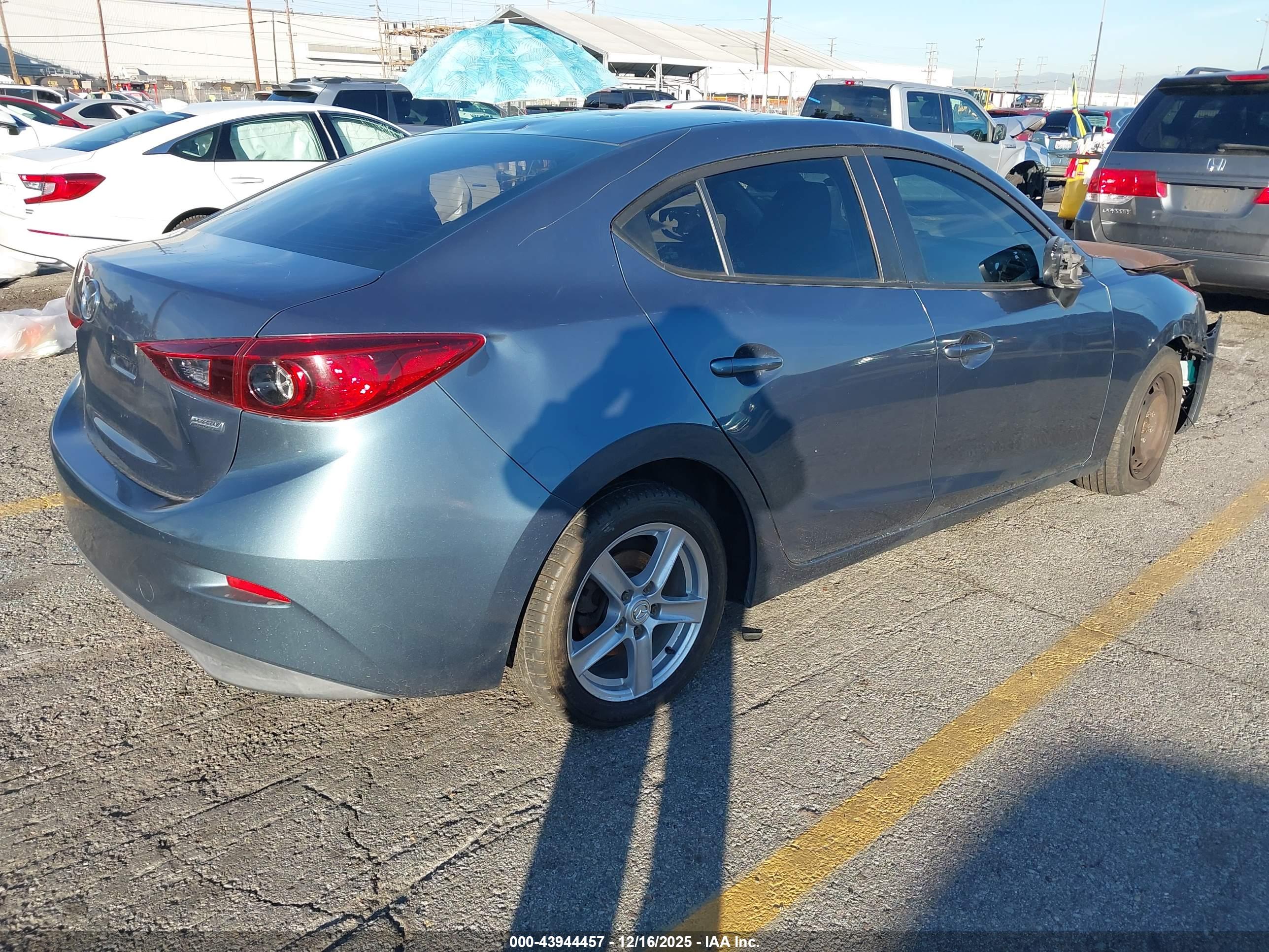 MAZDA MAZDA3 image 4