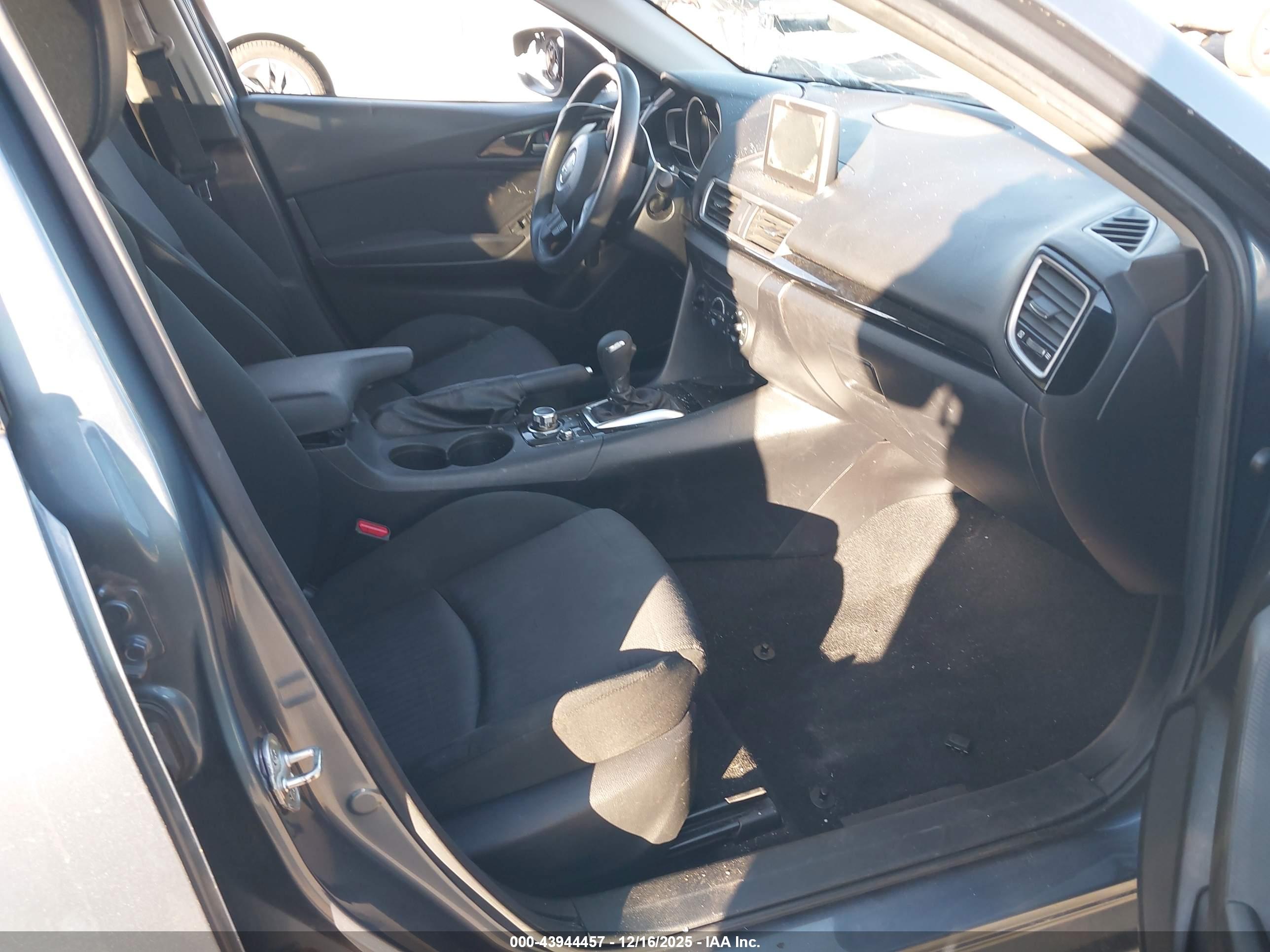 MAZDA MAZDA3 image 5