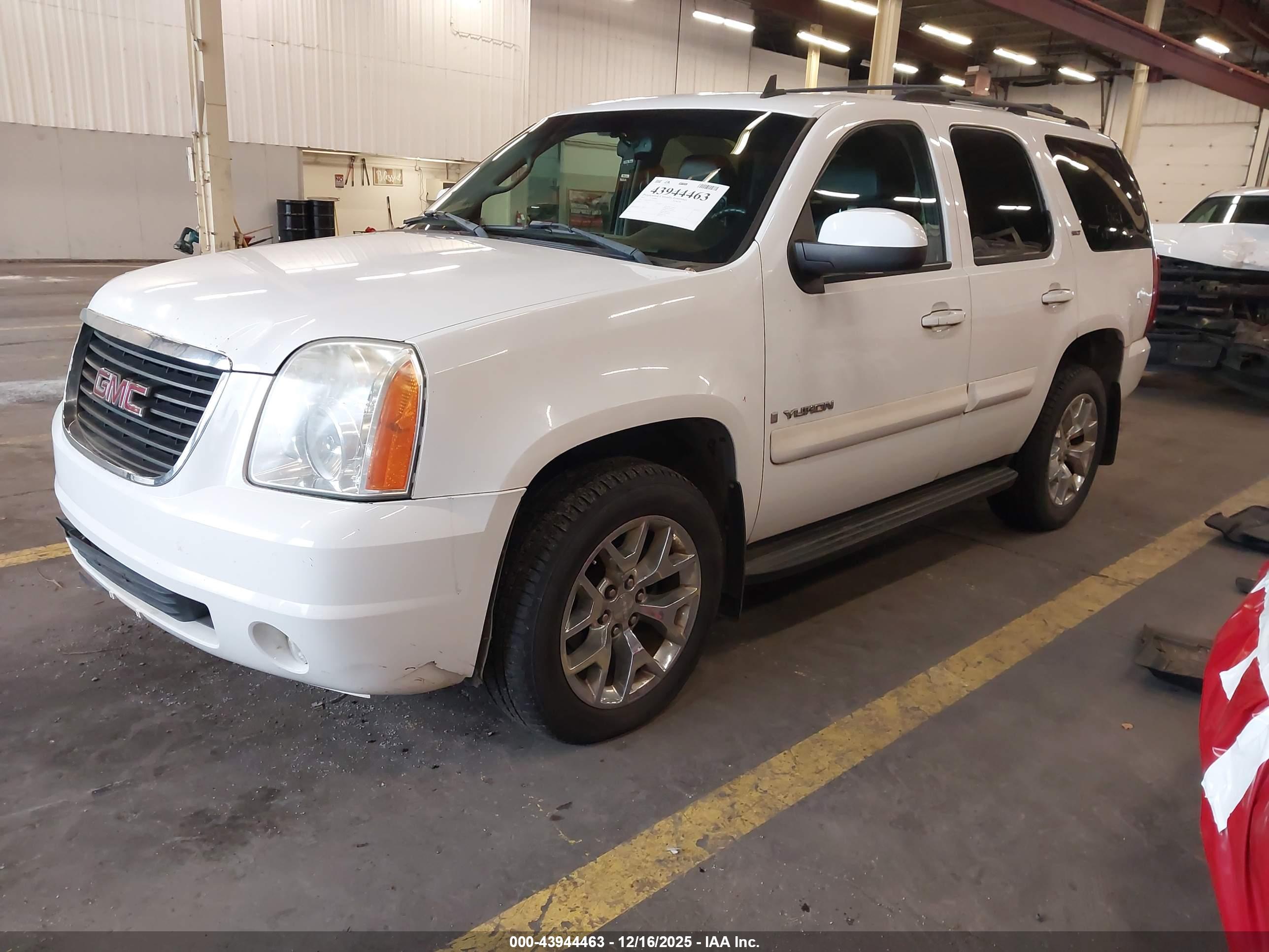 GMC YUKON image 2