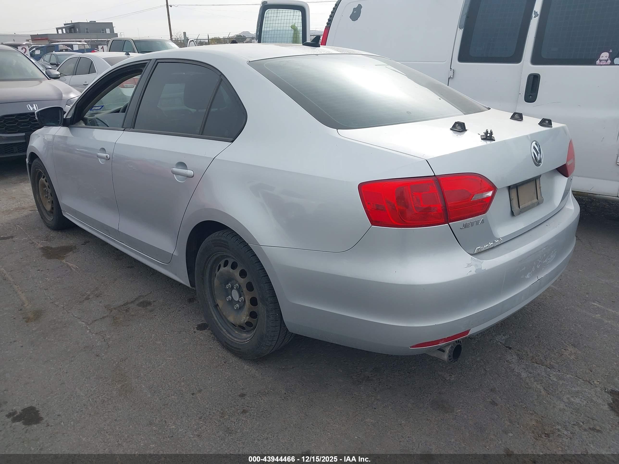 VOLKSWAGEN JETTA image 3