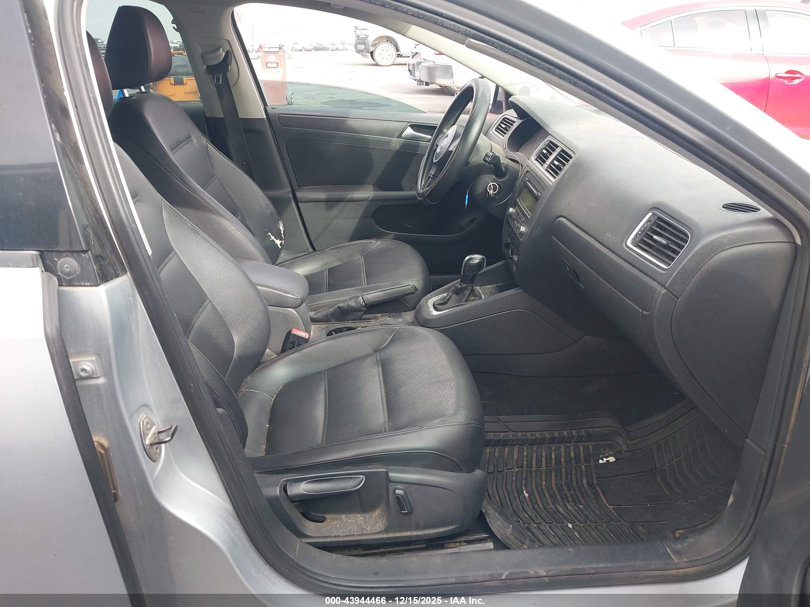 VOLKSWAGEN JETTA image 5