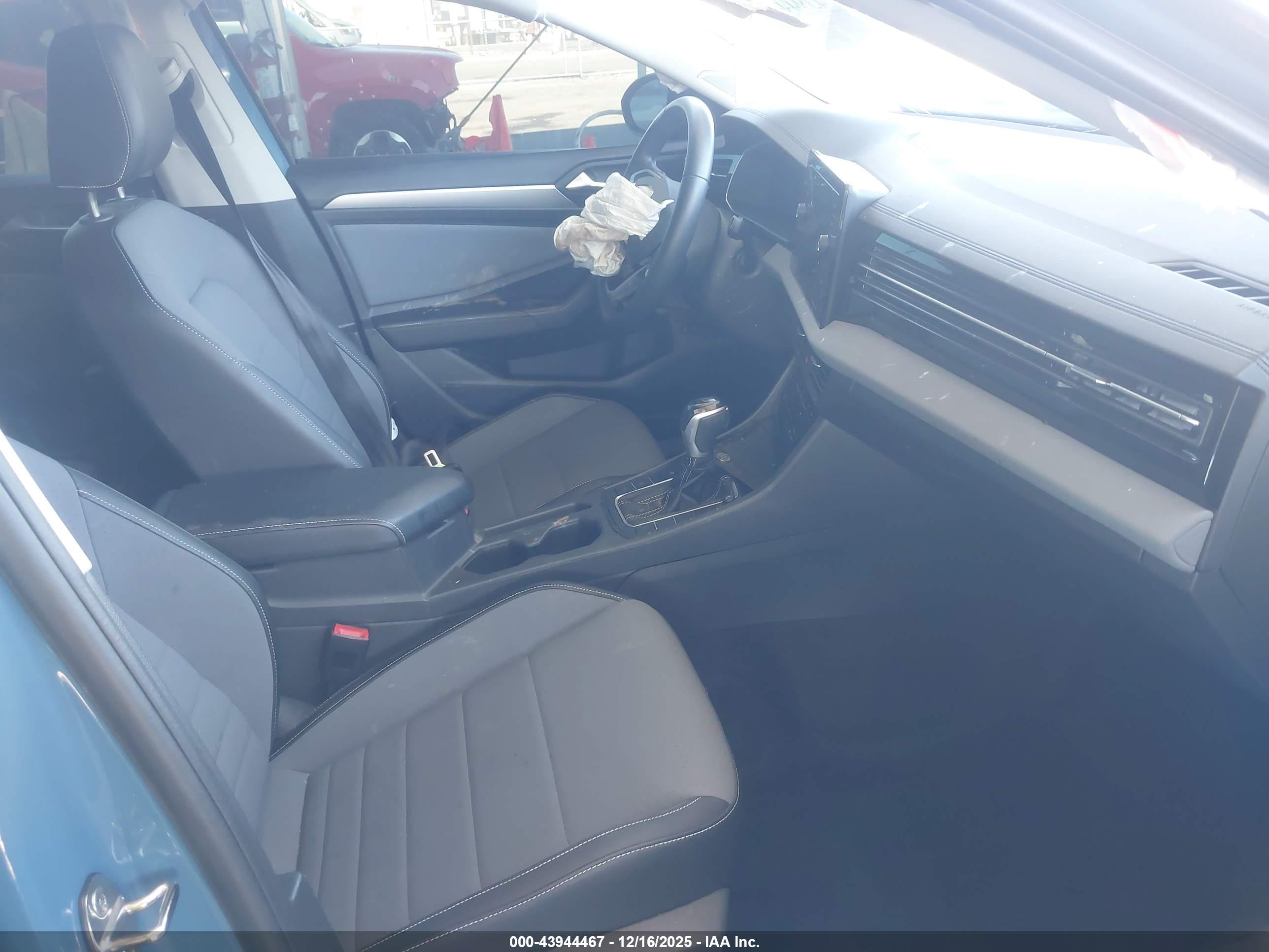 VOLKSWAGEN JETTA image 5