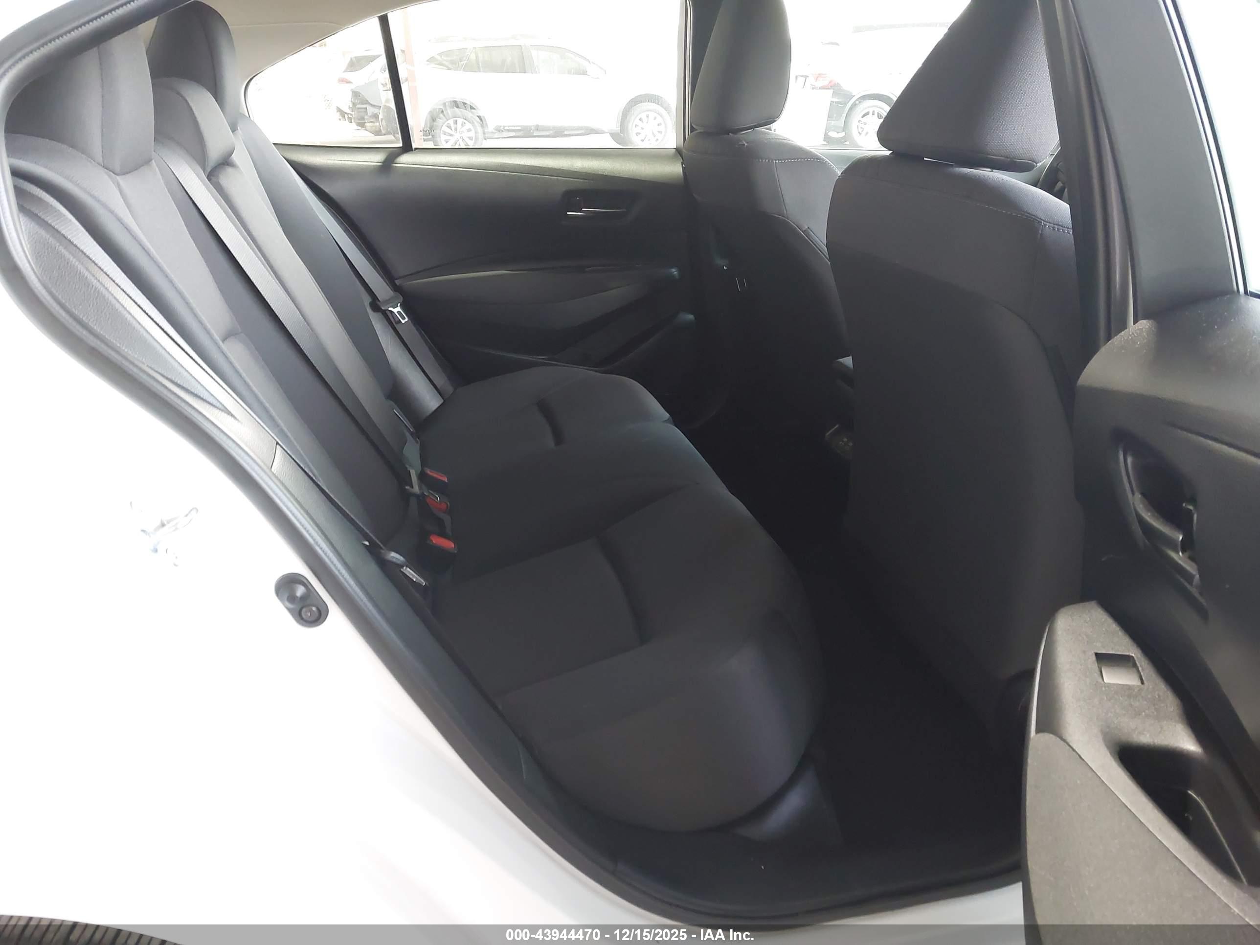 TOYOTA COROLLA image 8