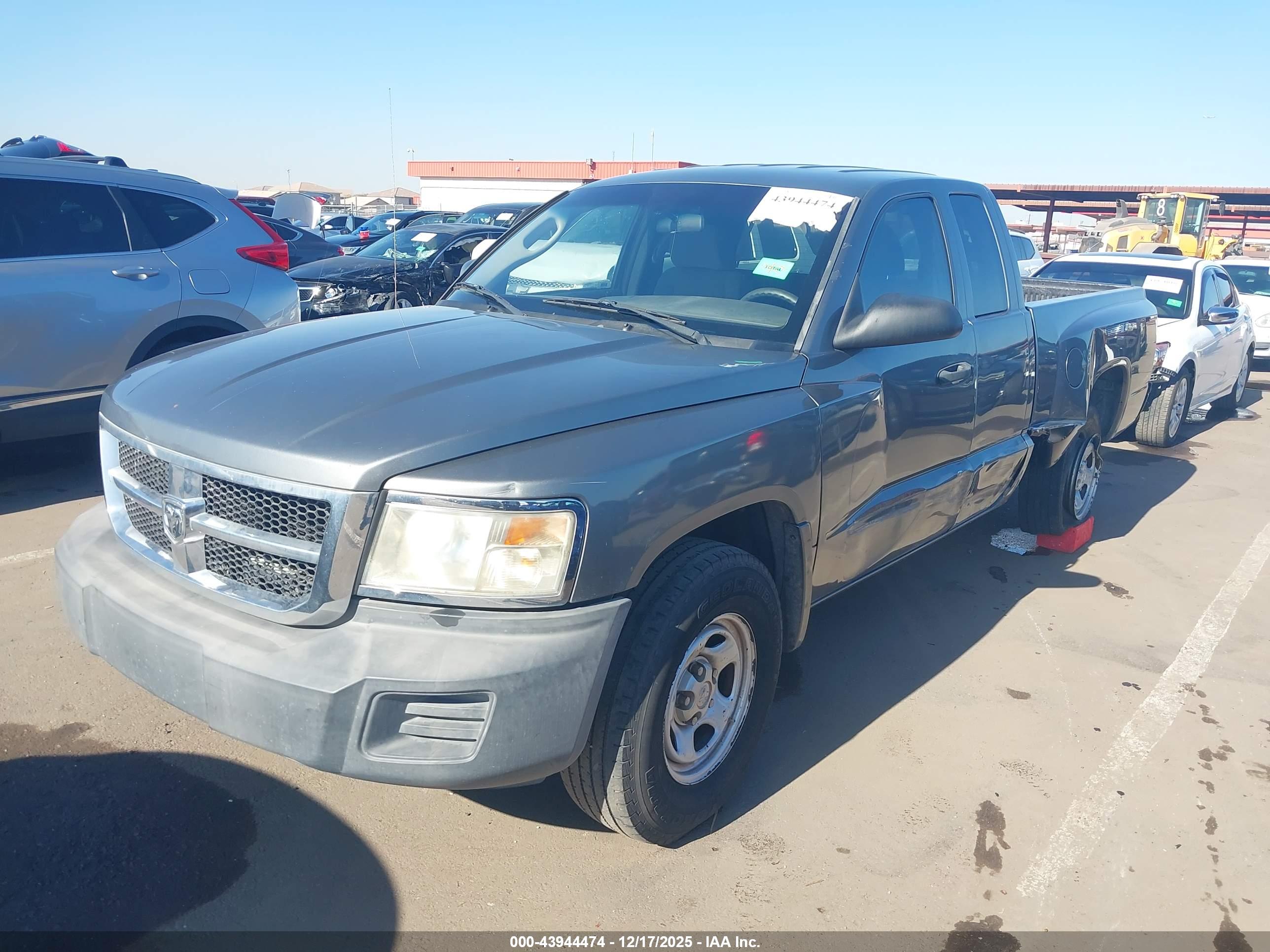 DODGE DAKOTA image 2