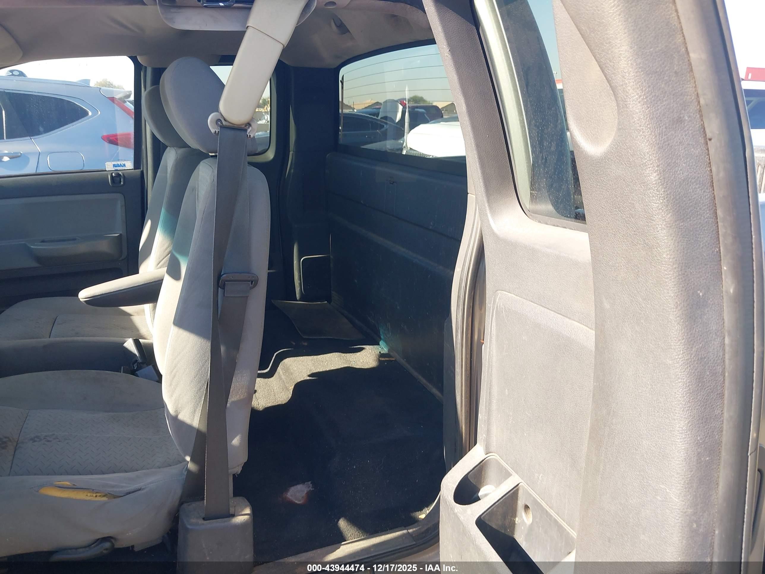 DODGE DAKOTA image 8