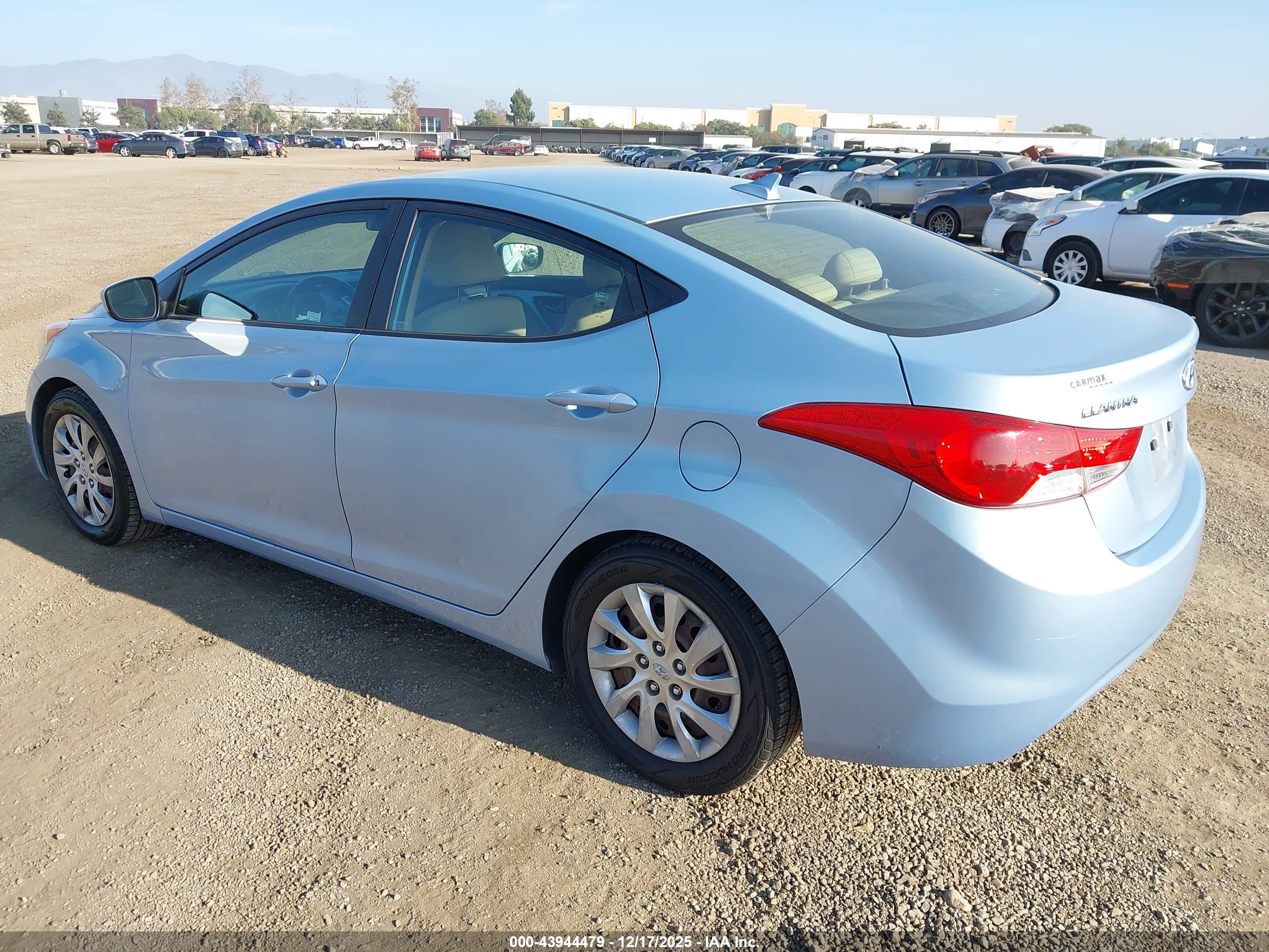 HYUNDAI ELANTRA image 3