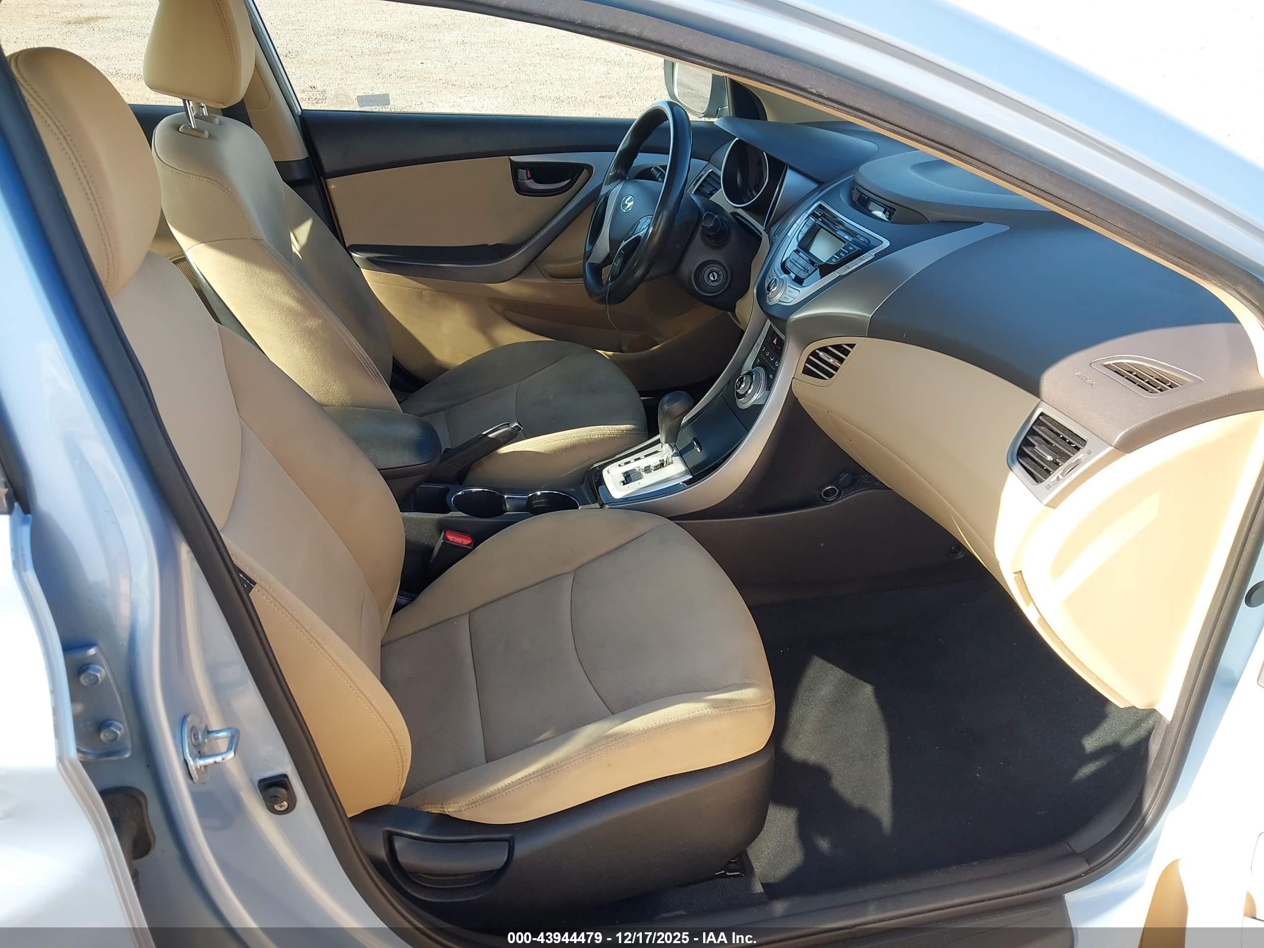 HYUNDAI ELANTRA image 5