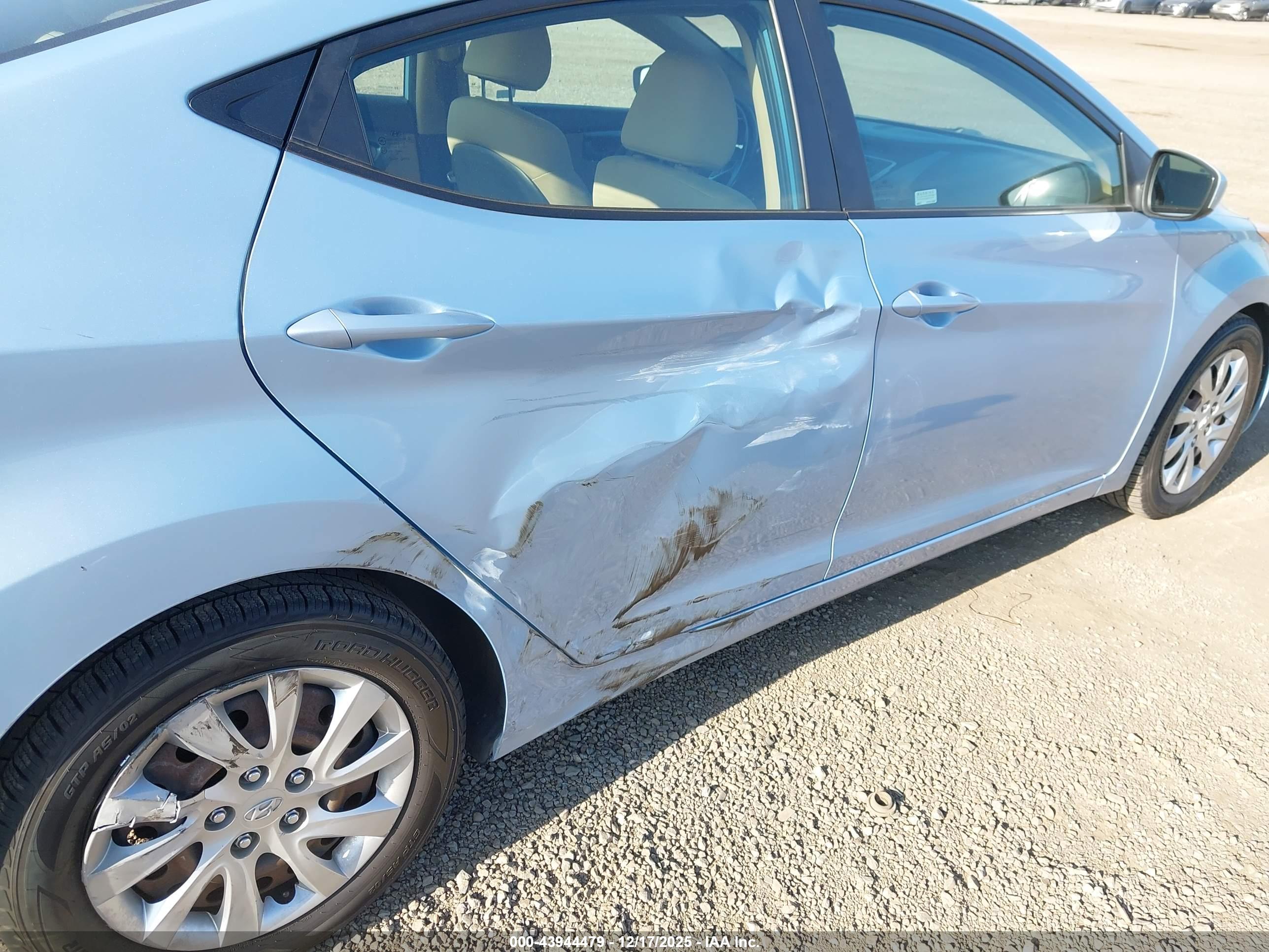 HYUNDAI ELANTRA image 6