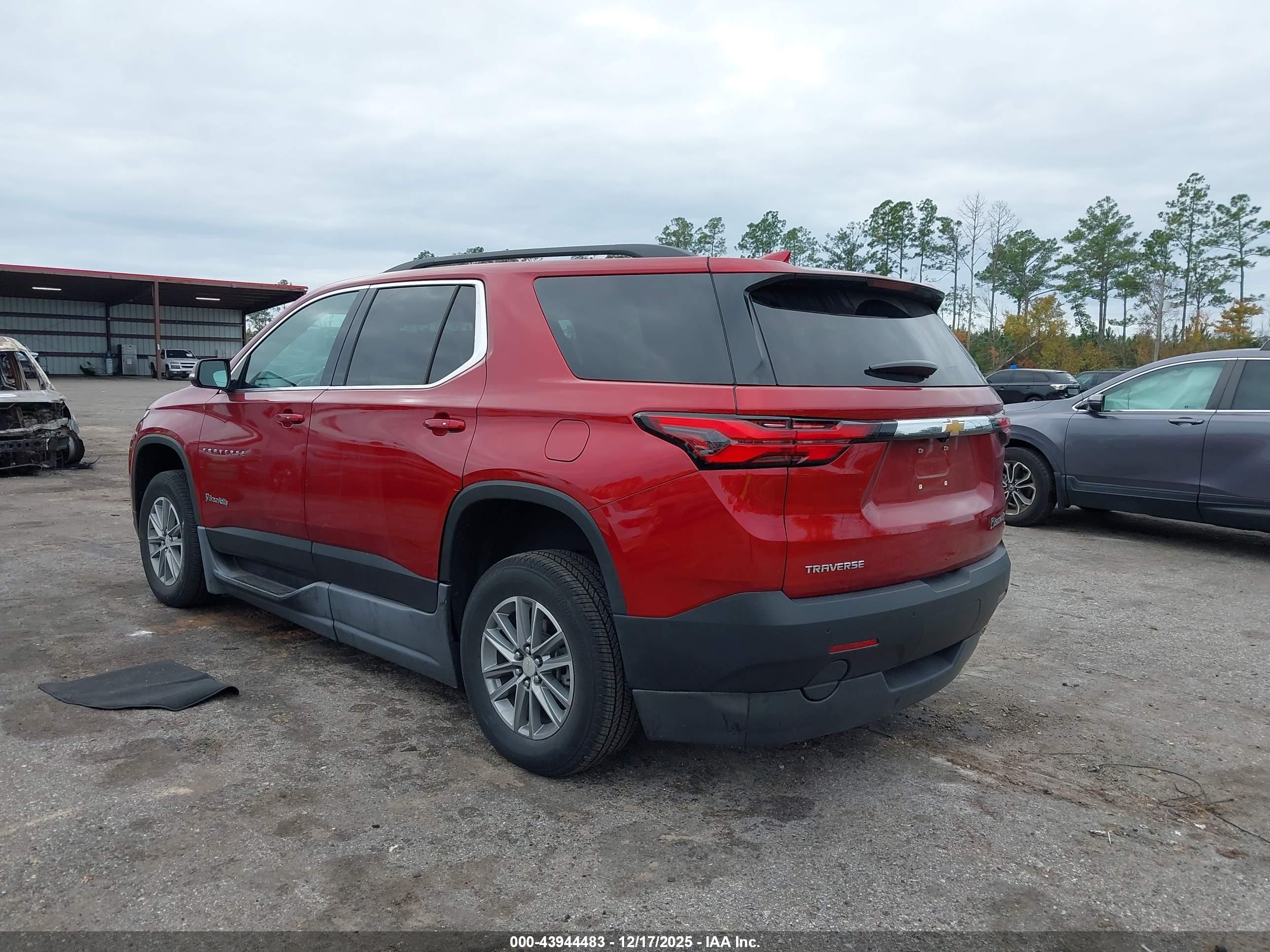 CHEVROLET TRAVERSE image 3