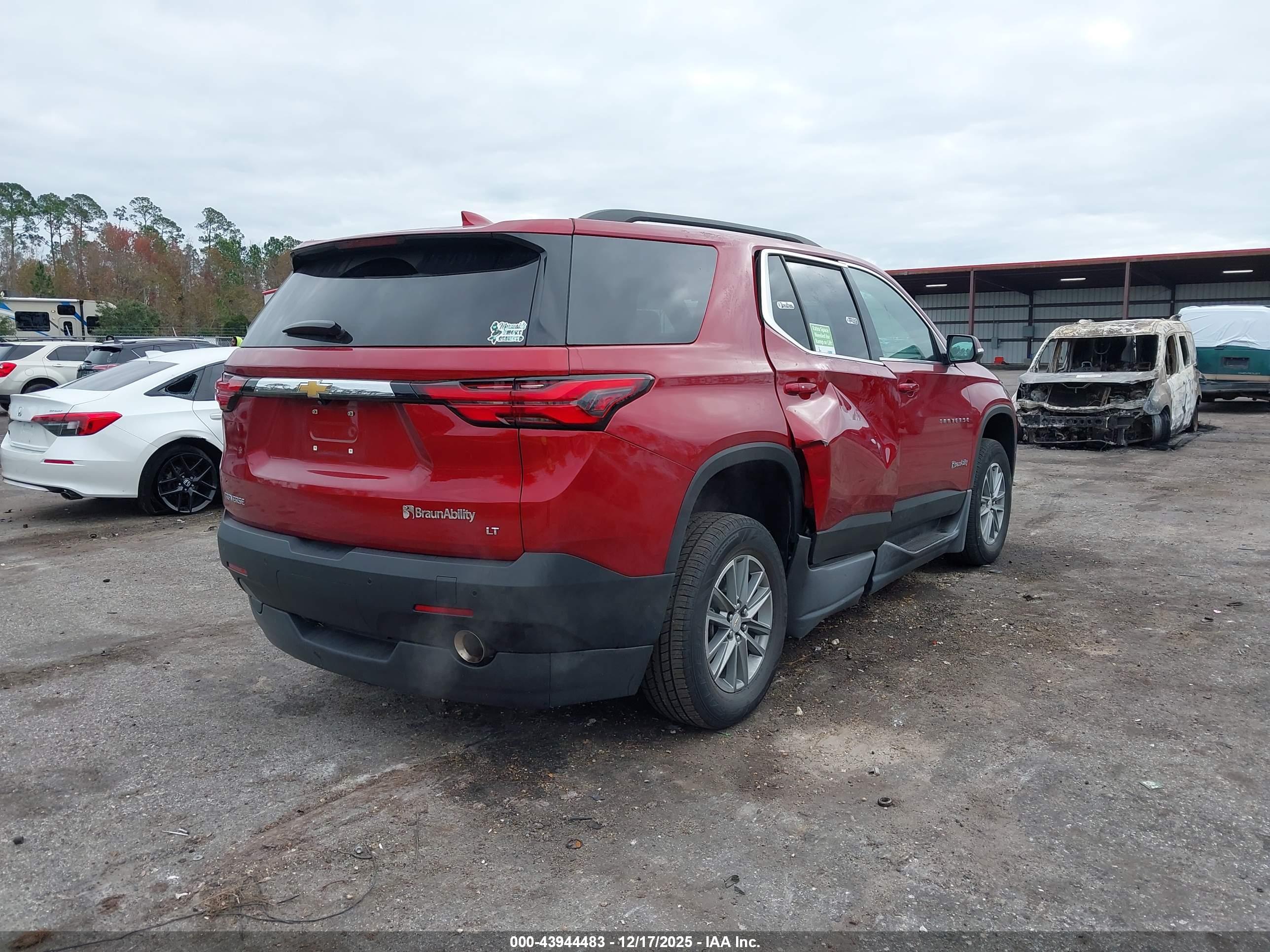 CHEVROLET TRAVERSE image 4