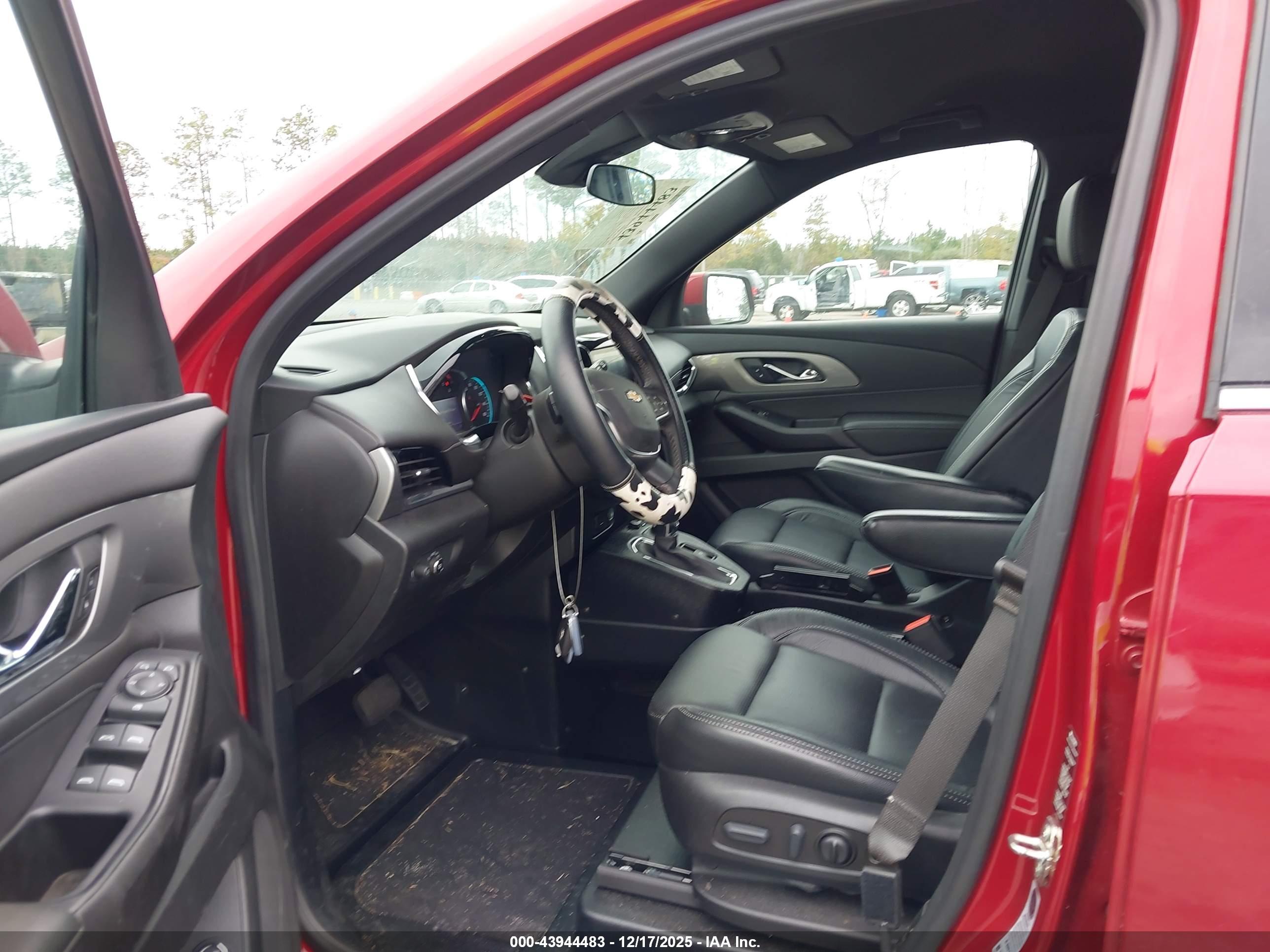 CHEVROLET TRAVERSE image 5