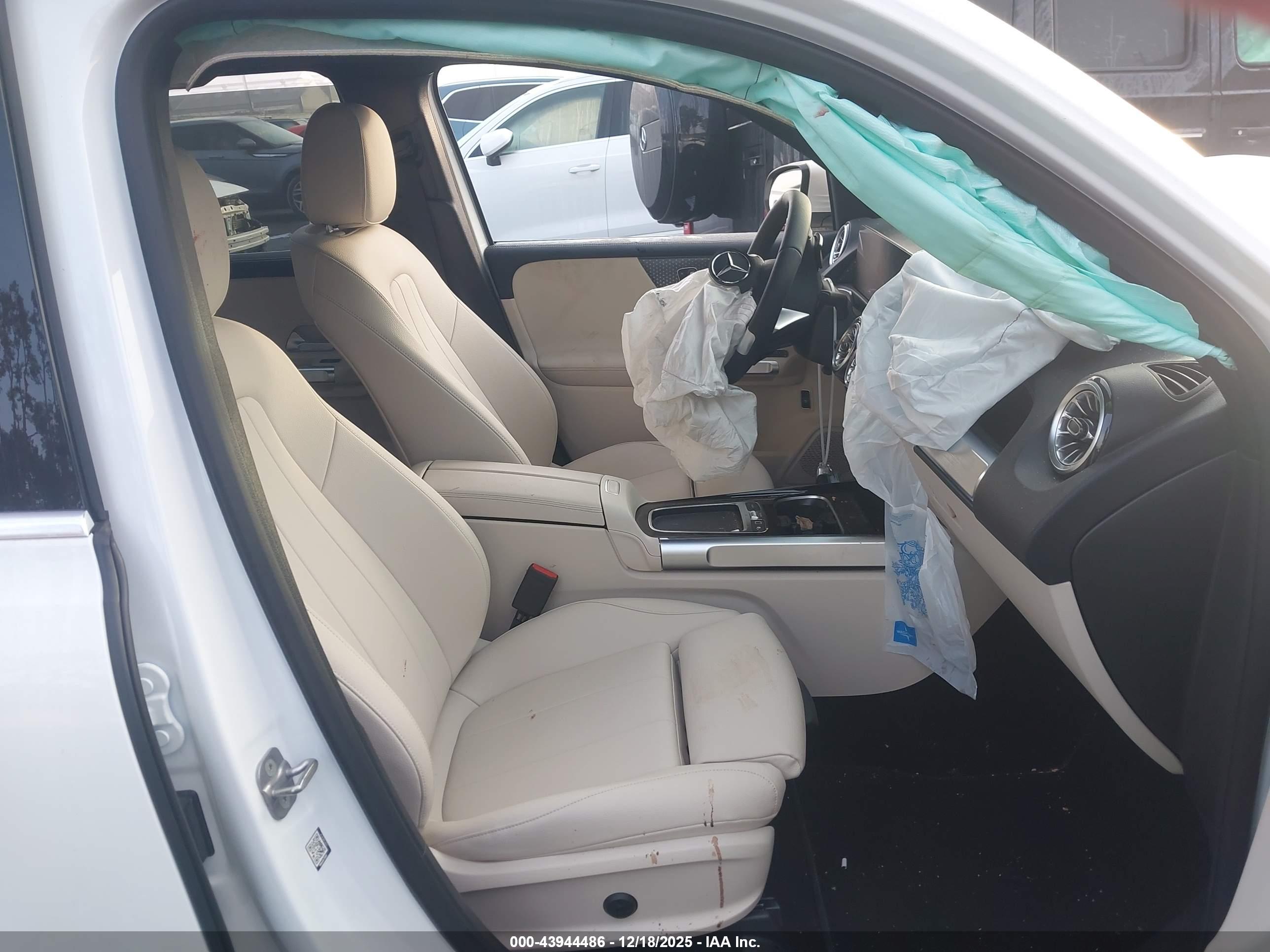 MERCEDES-BENZ GLB image 5