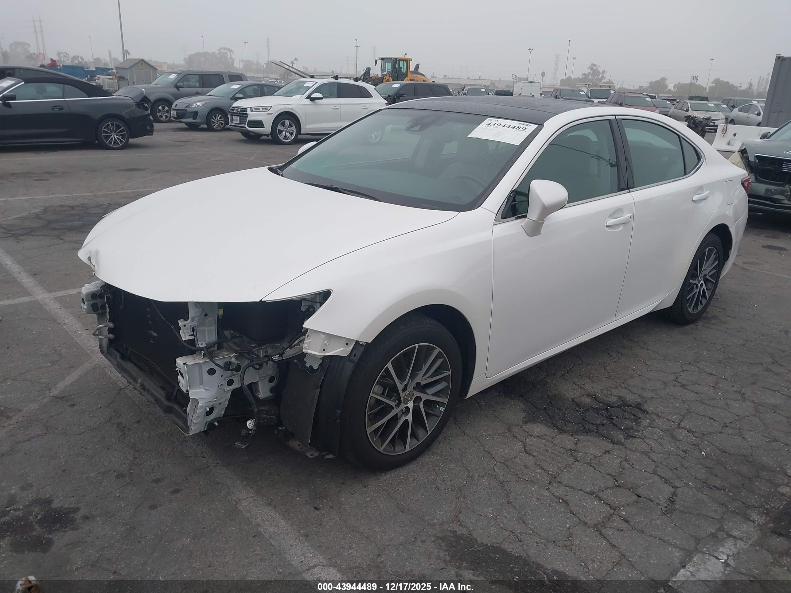 LEXUS ES image 2