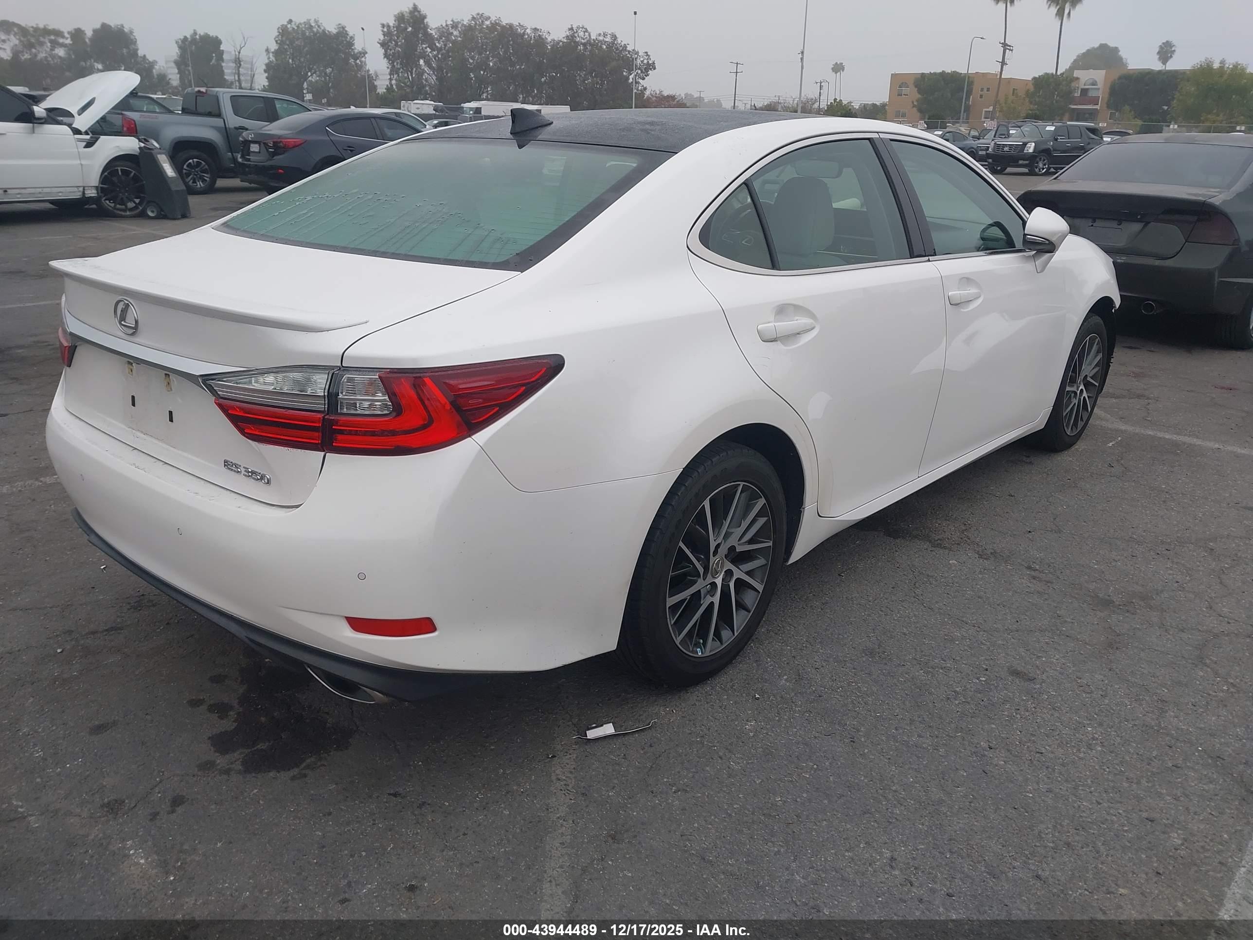 LEXUS ES image 4