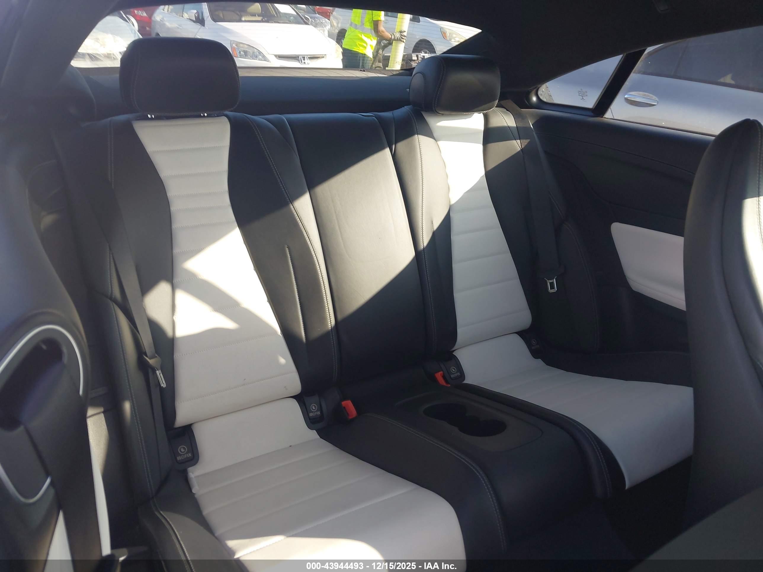 MERCEDES-BENZ E image 8