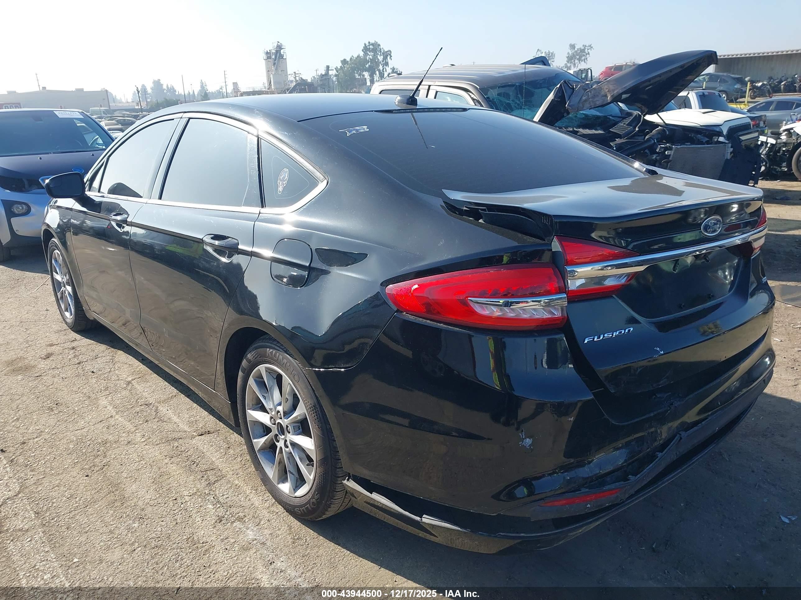 FORD FUSION image 3