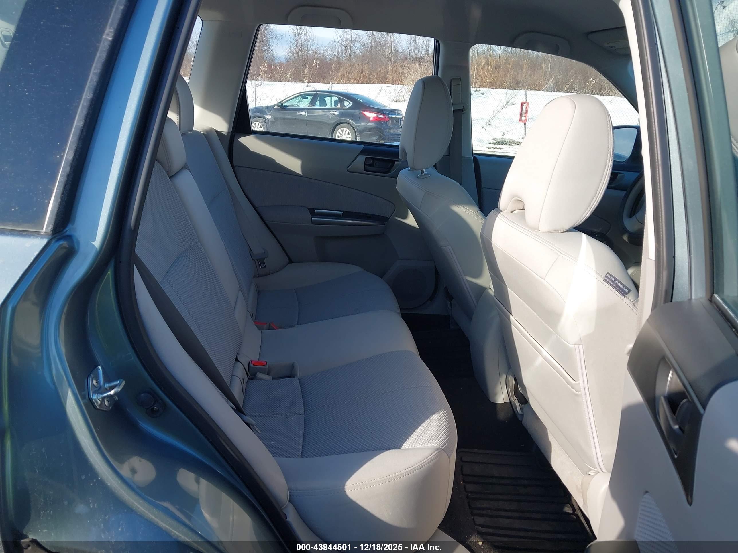 SUBARU FORESTER image 8