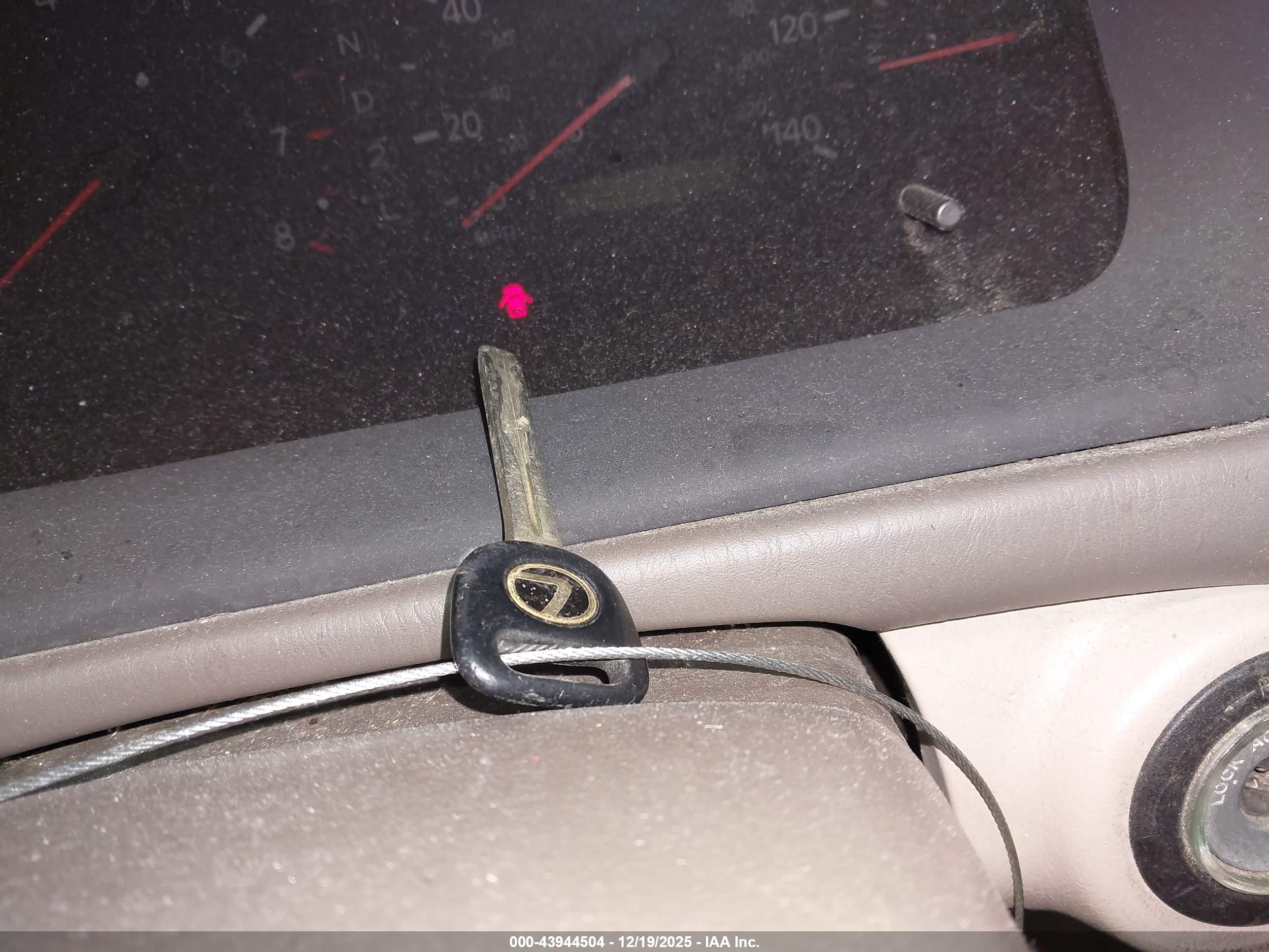 LEXUS ES image 11