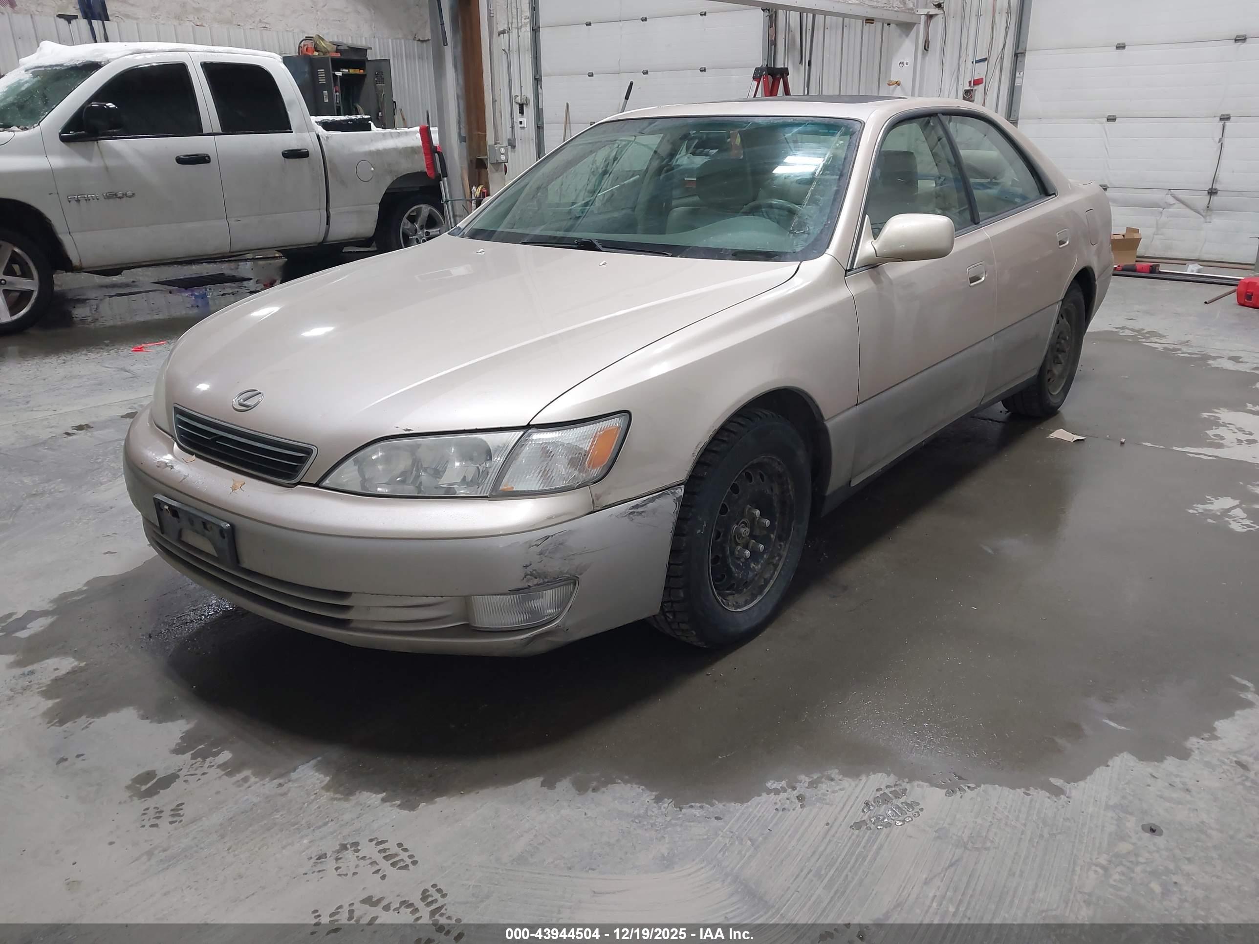 LEXUS ES image 2