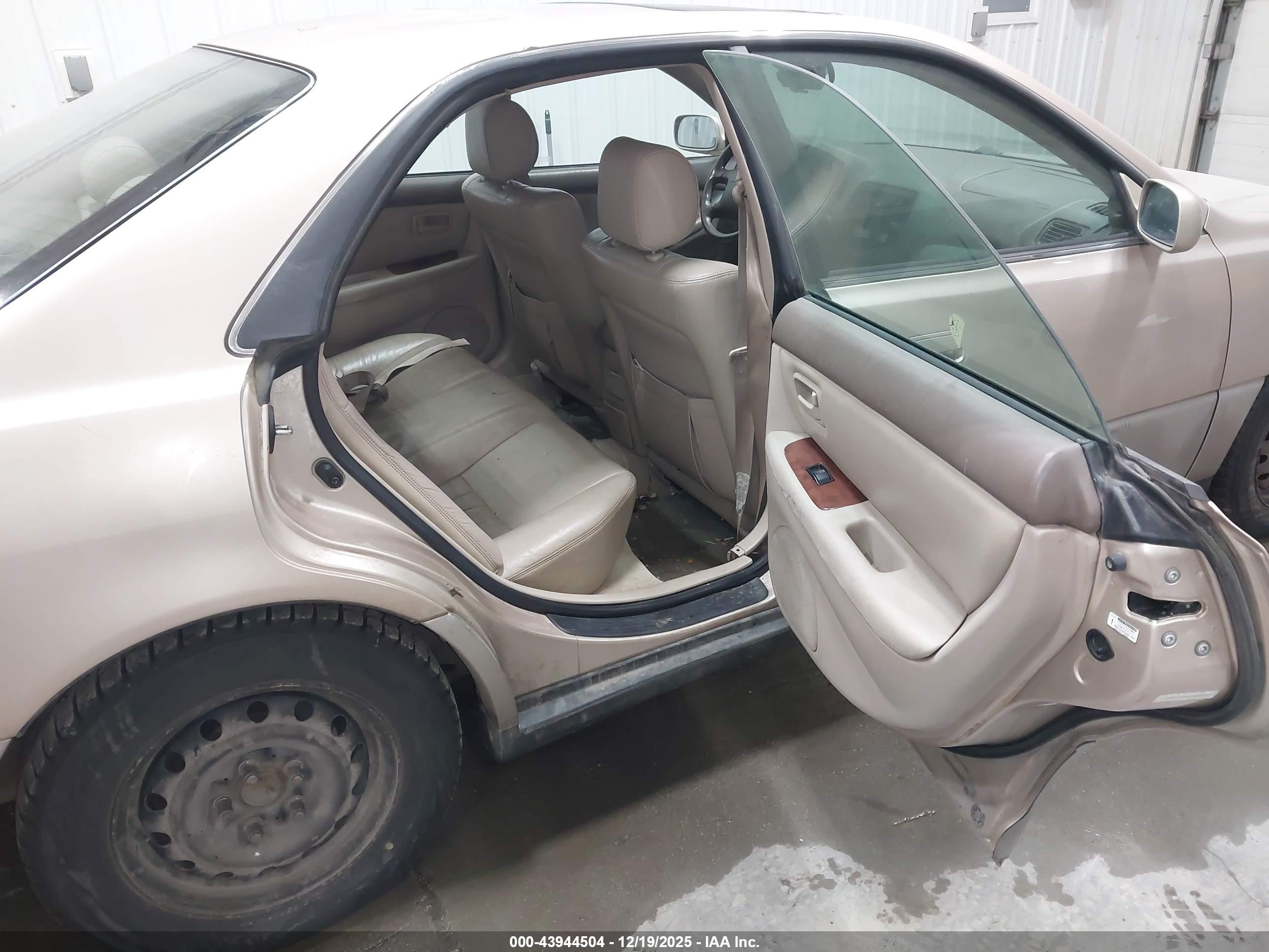 LEXUS ES image 8