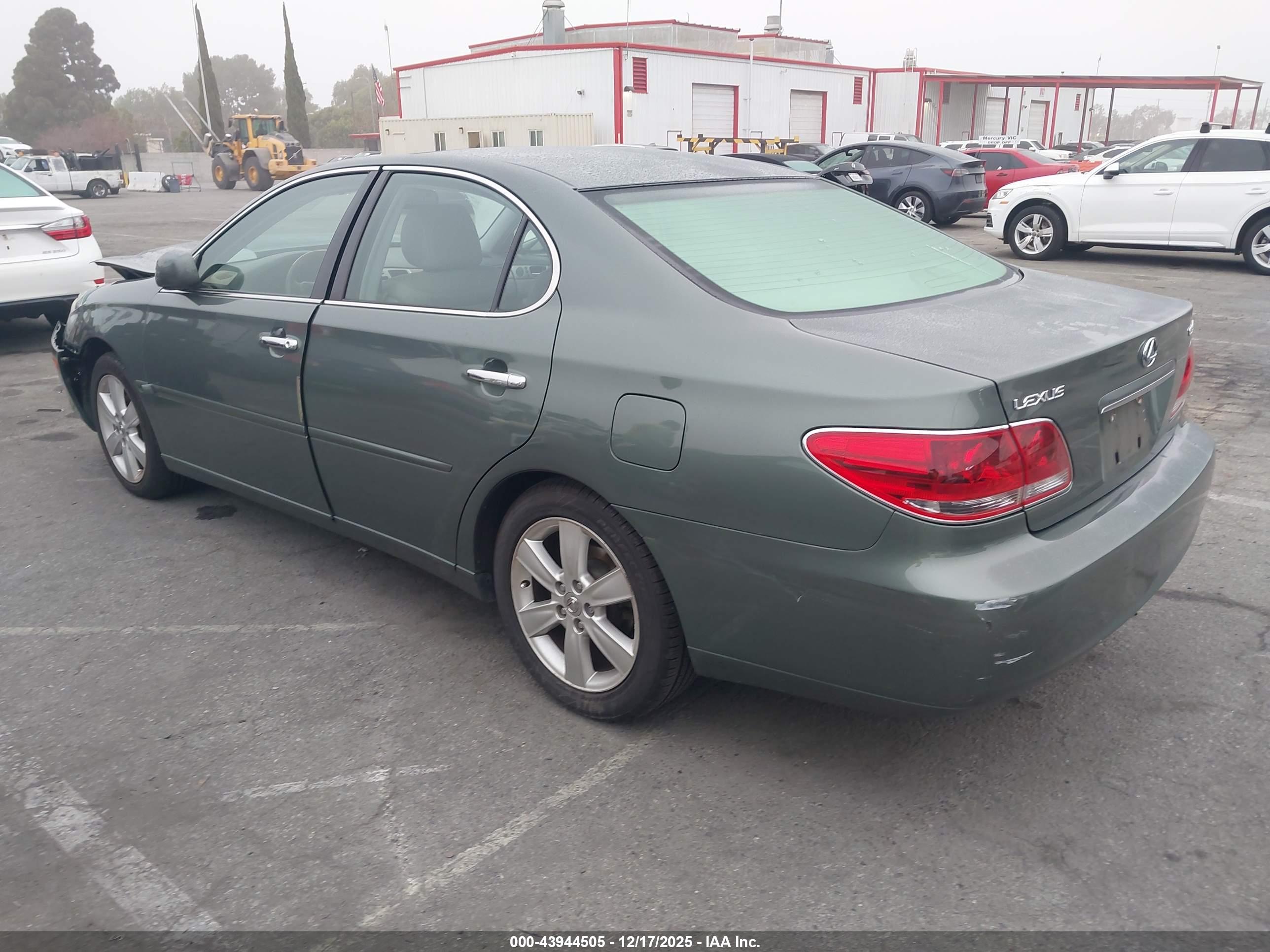 LEXUS ES image 3