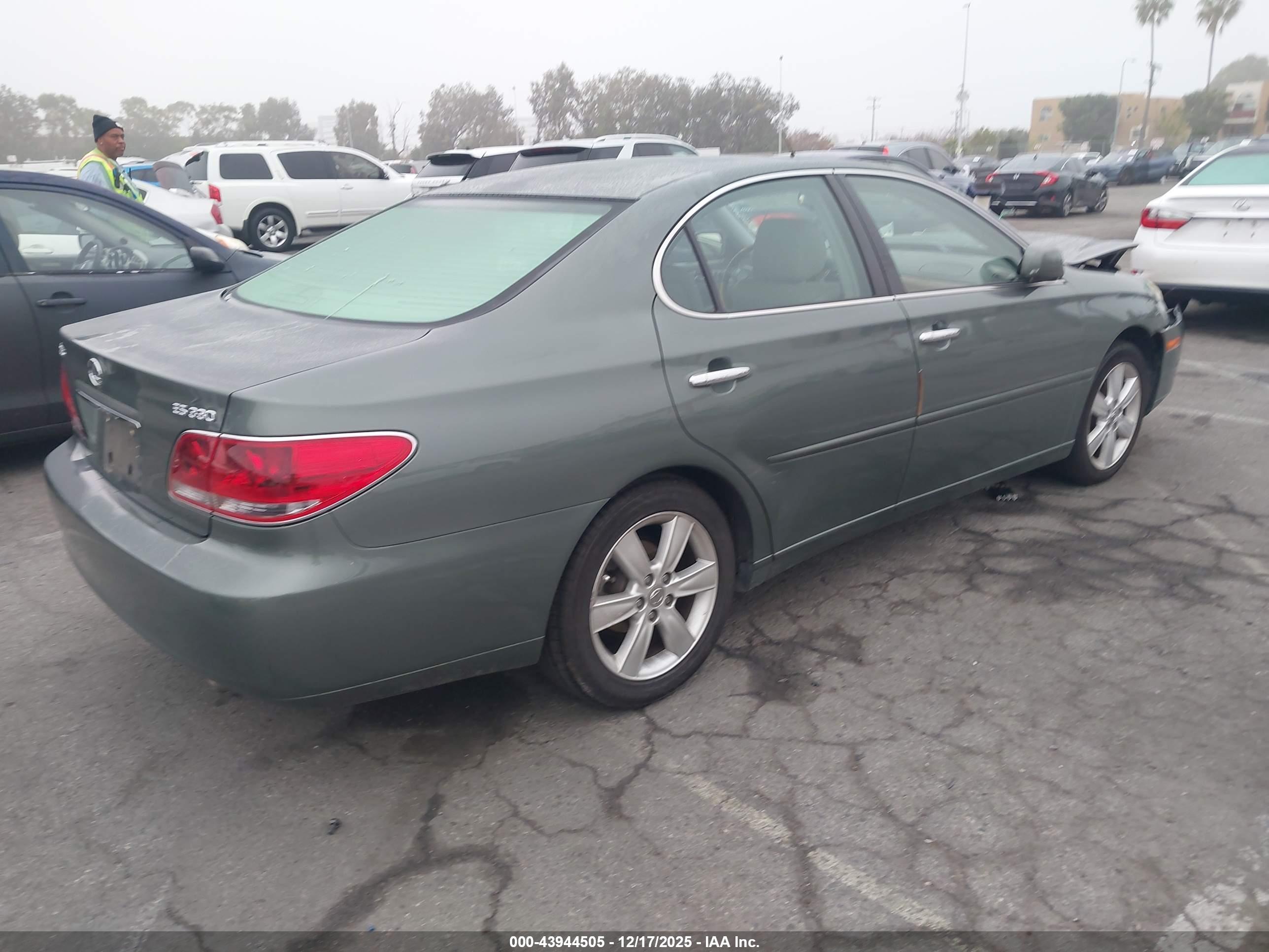 LEXUS ES image 4