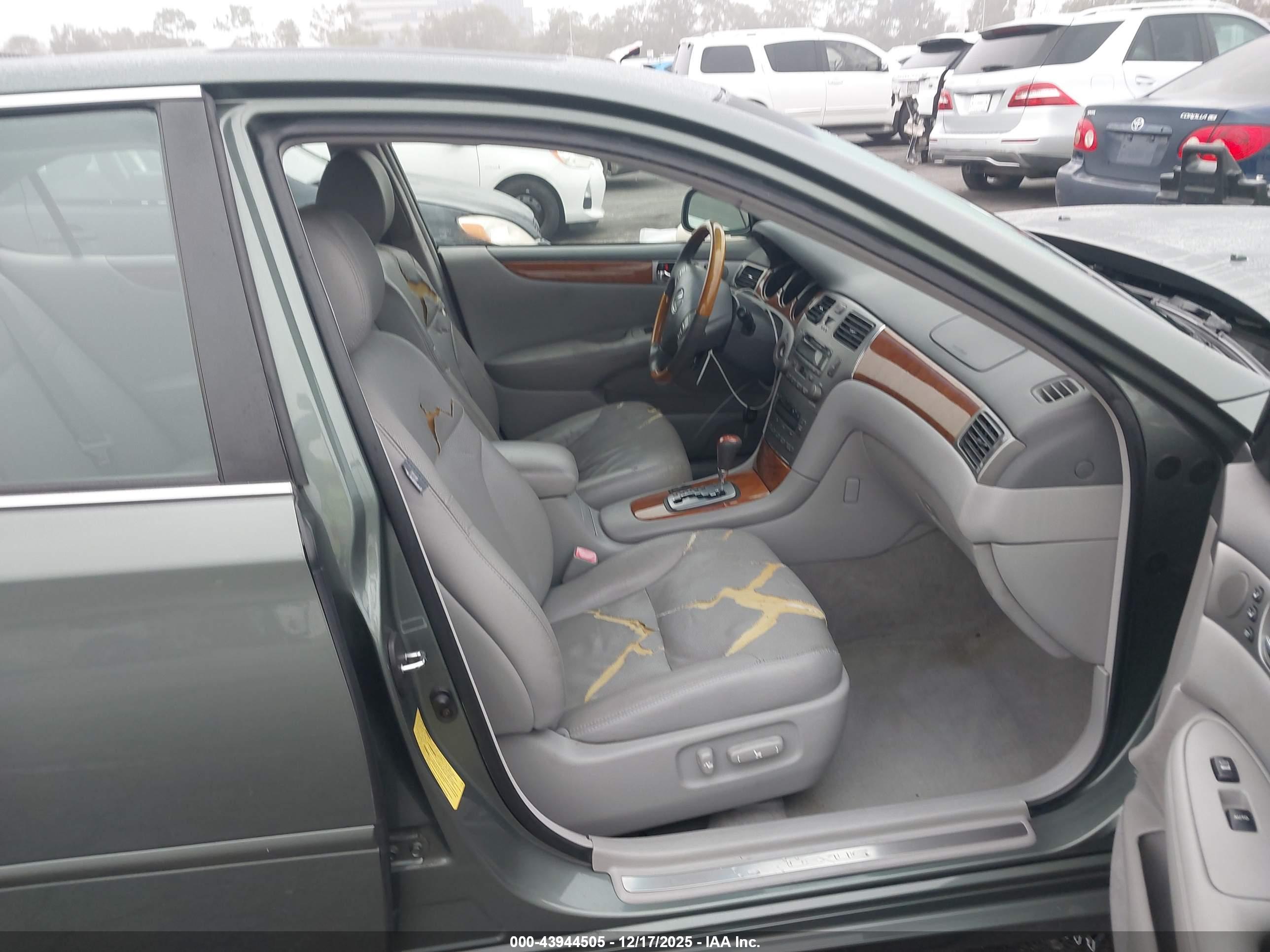 LEXUS ES image 5