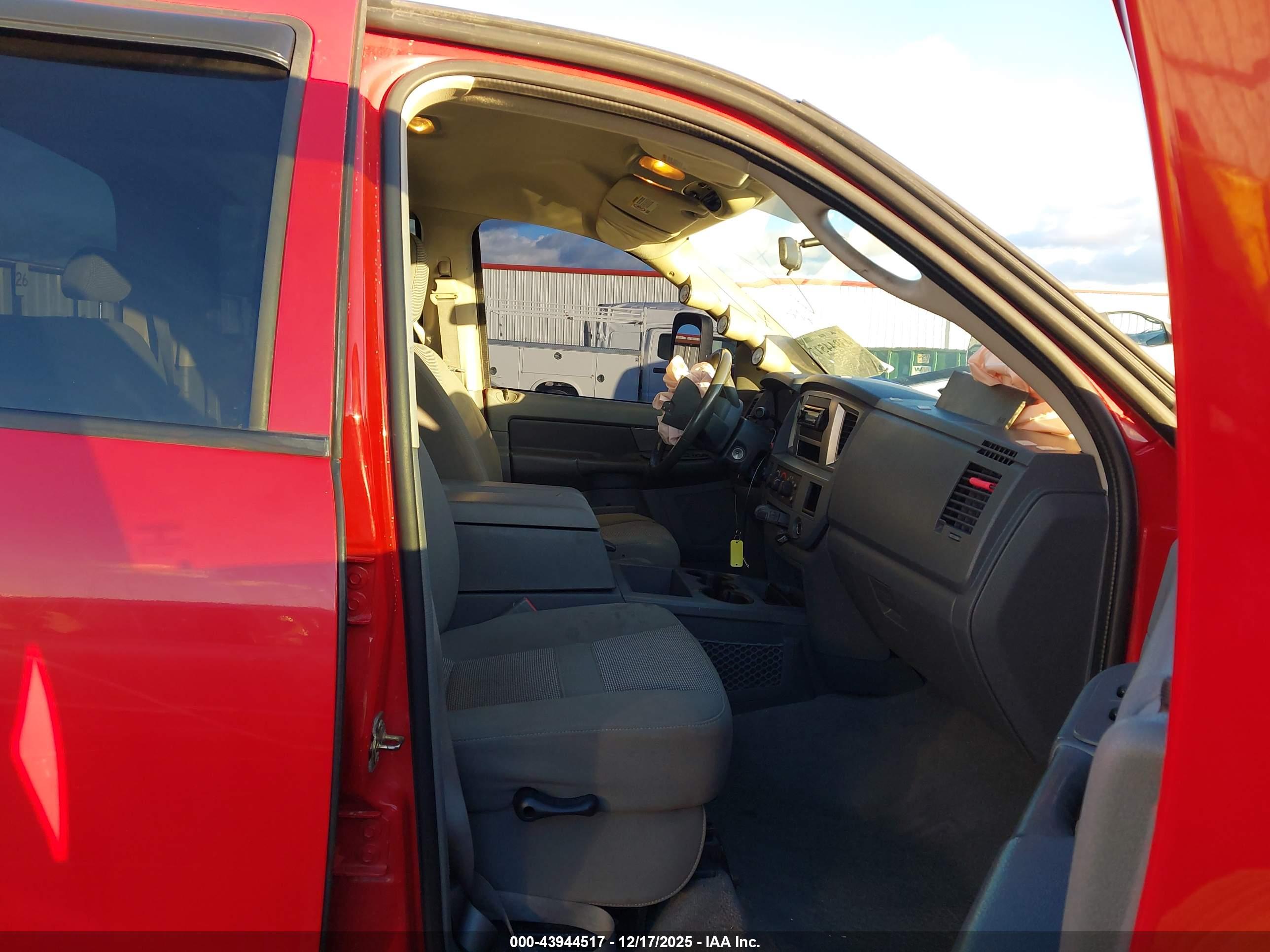 DODGE RAM image 5