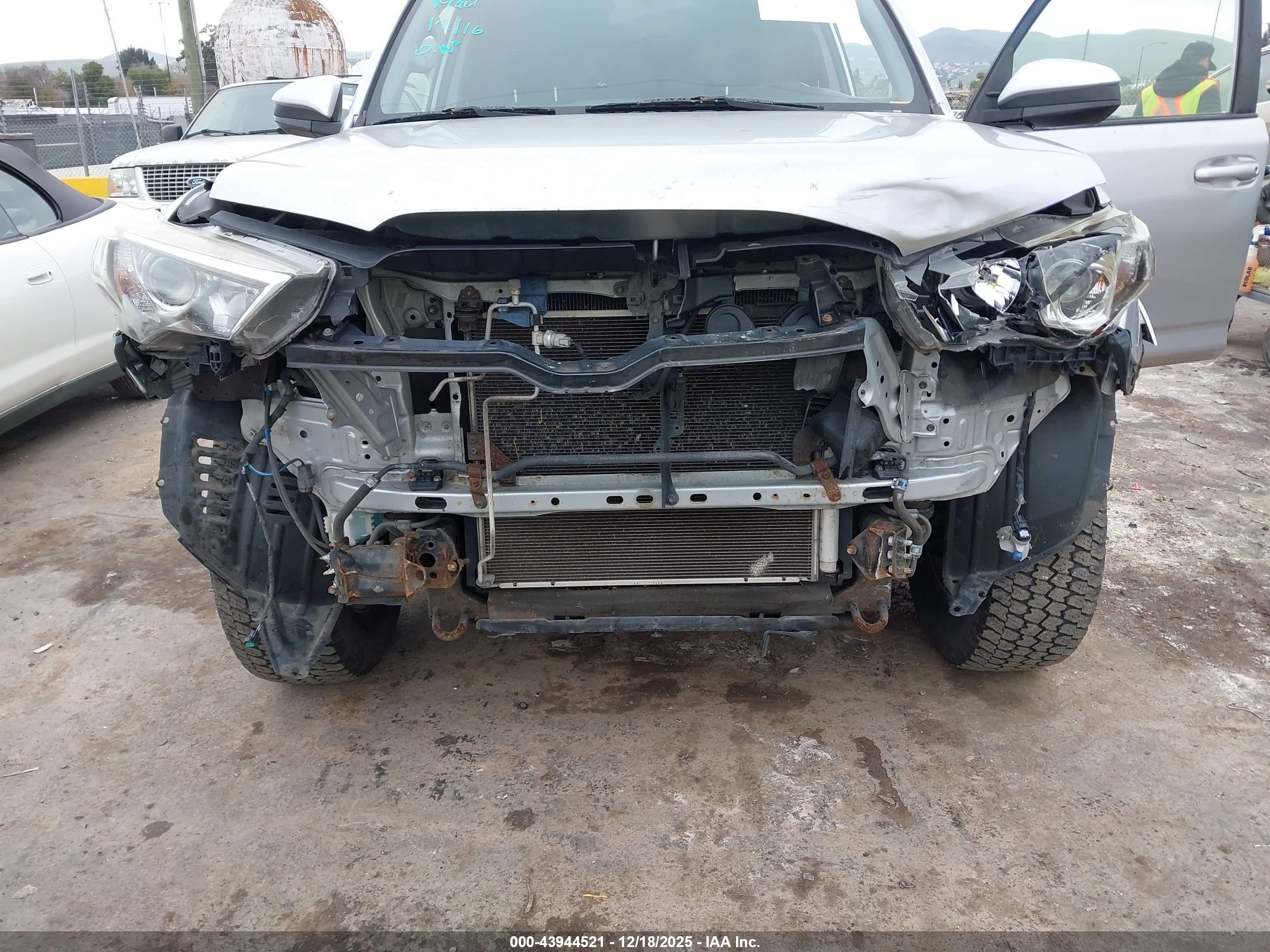 TOYOTA 4RUNNER image 6