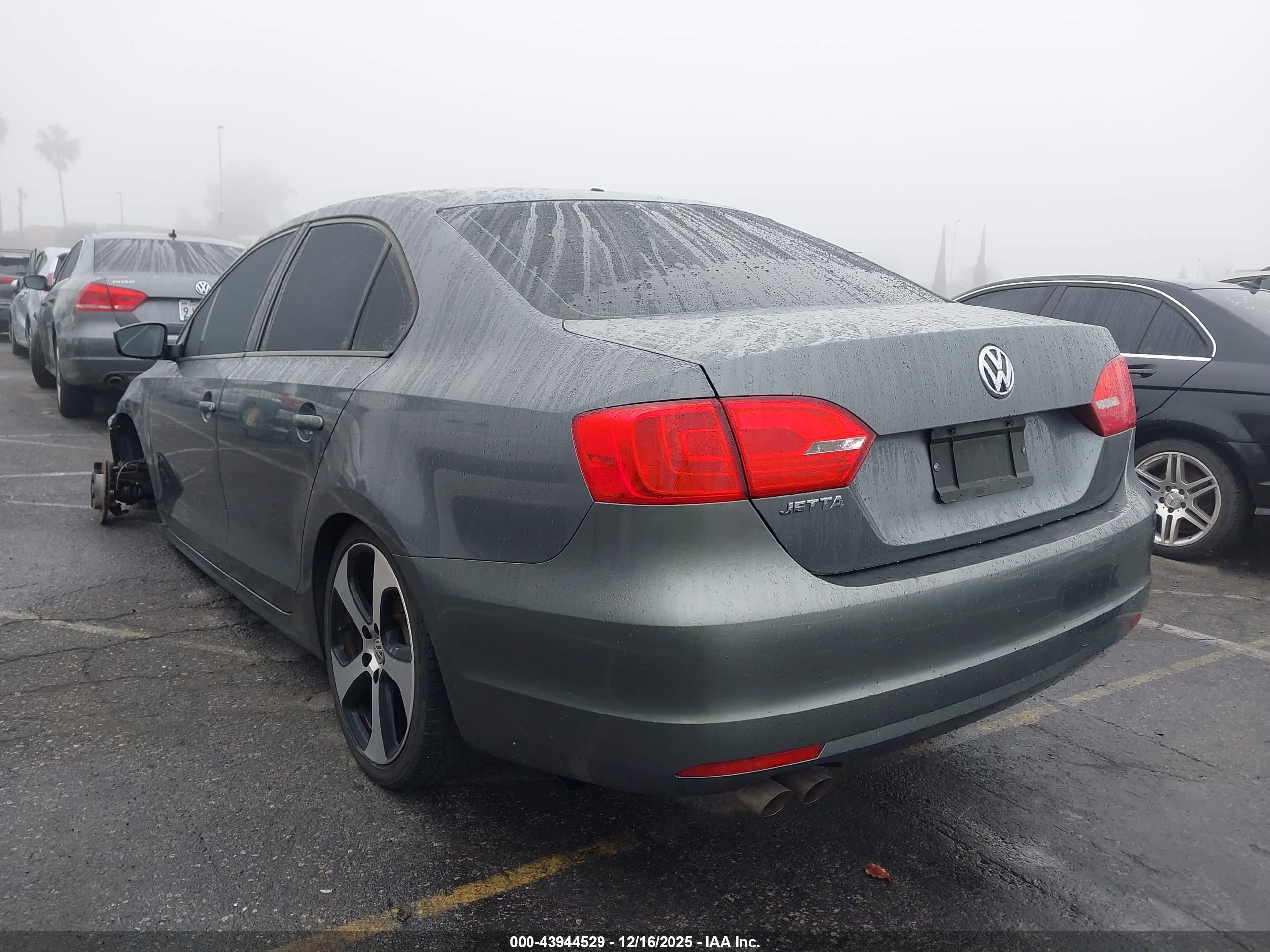 VOLKSWAGEN JETTA image 3