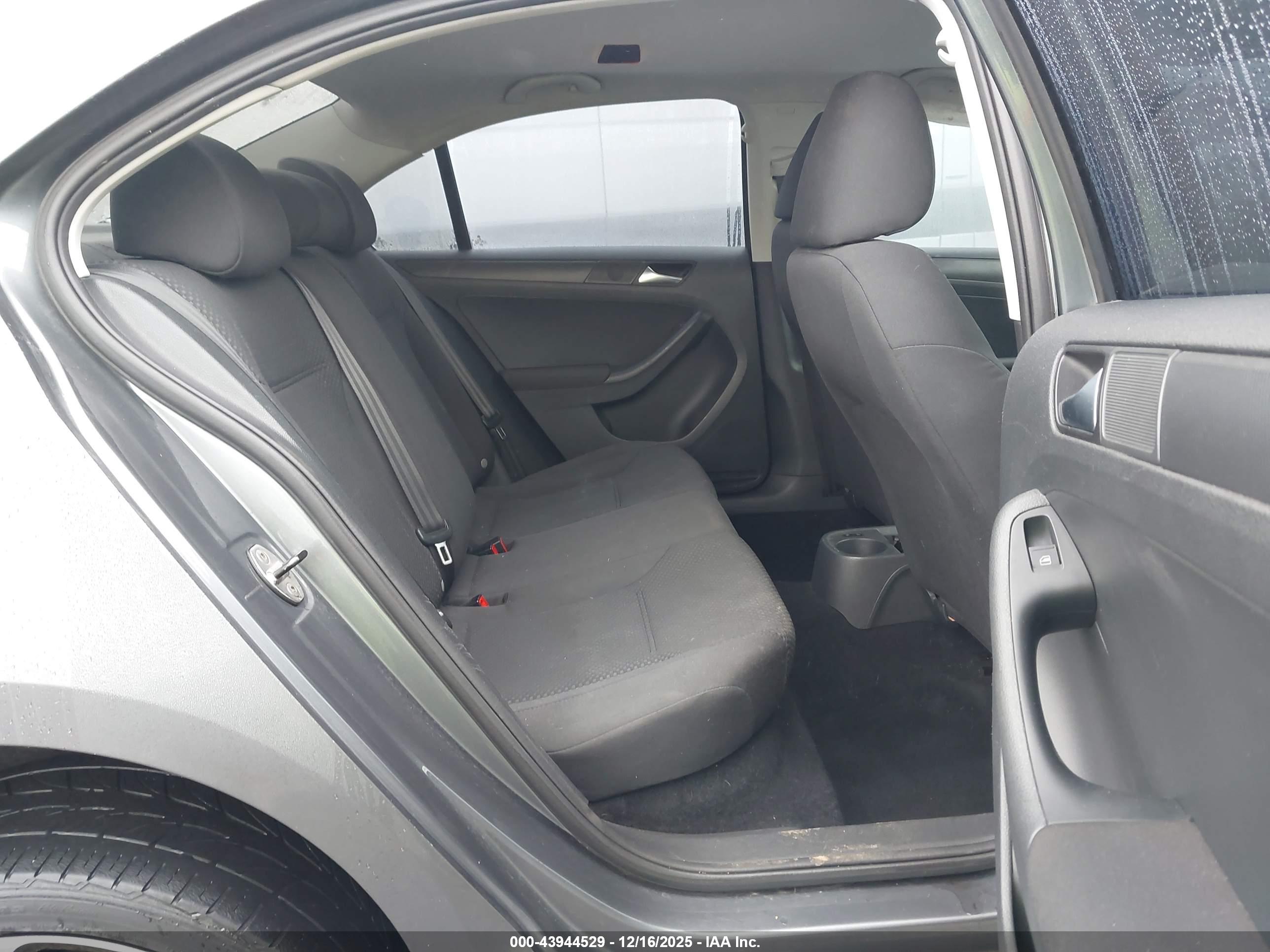 VOLKSWAGEN JETTA image 8