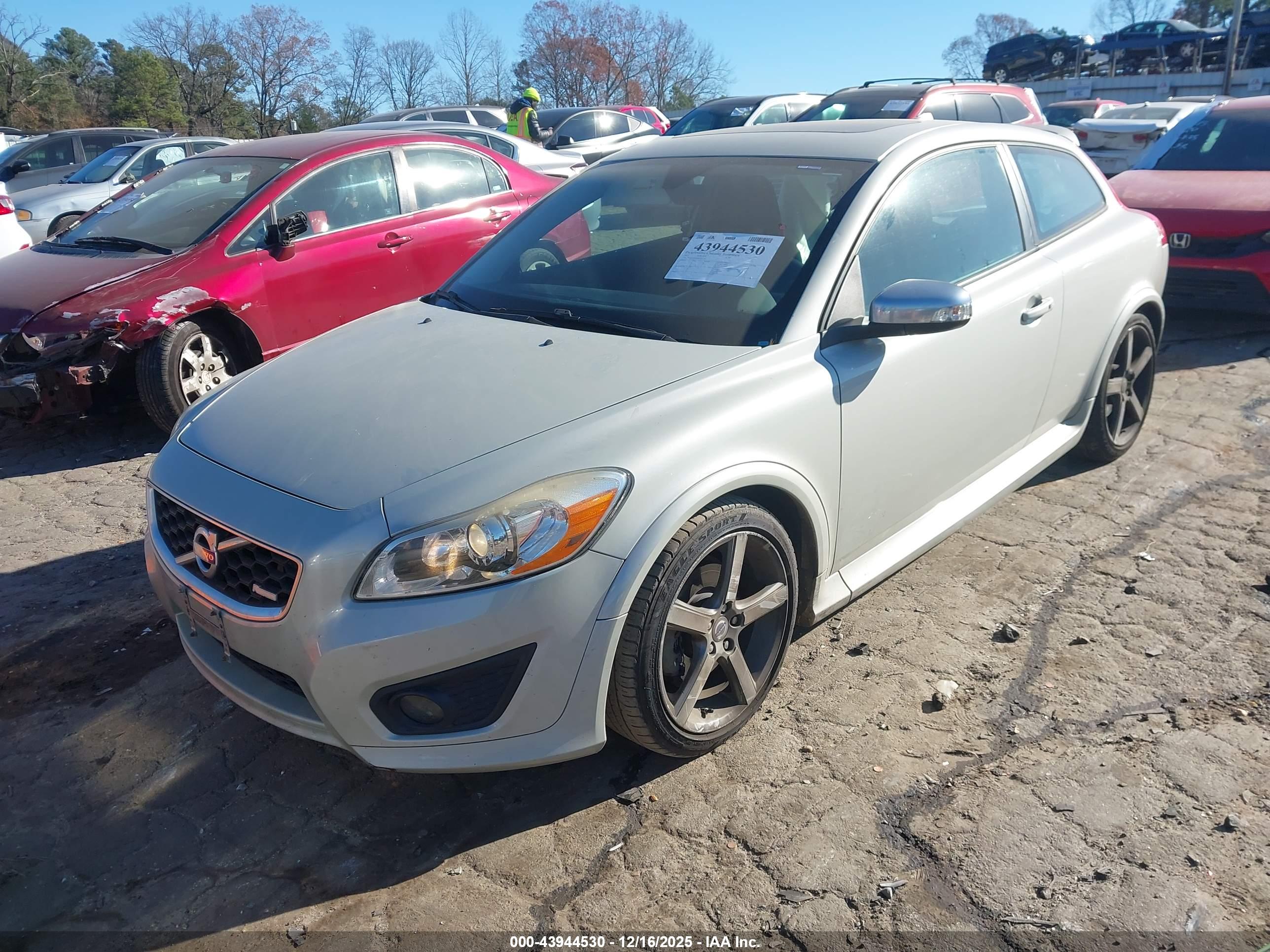 VOLVO C30 image 2
