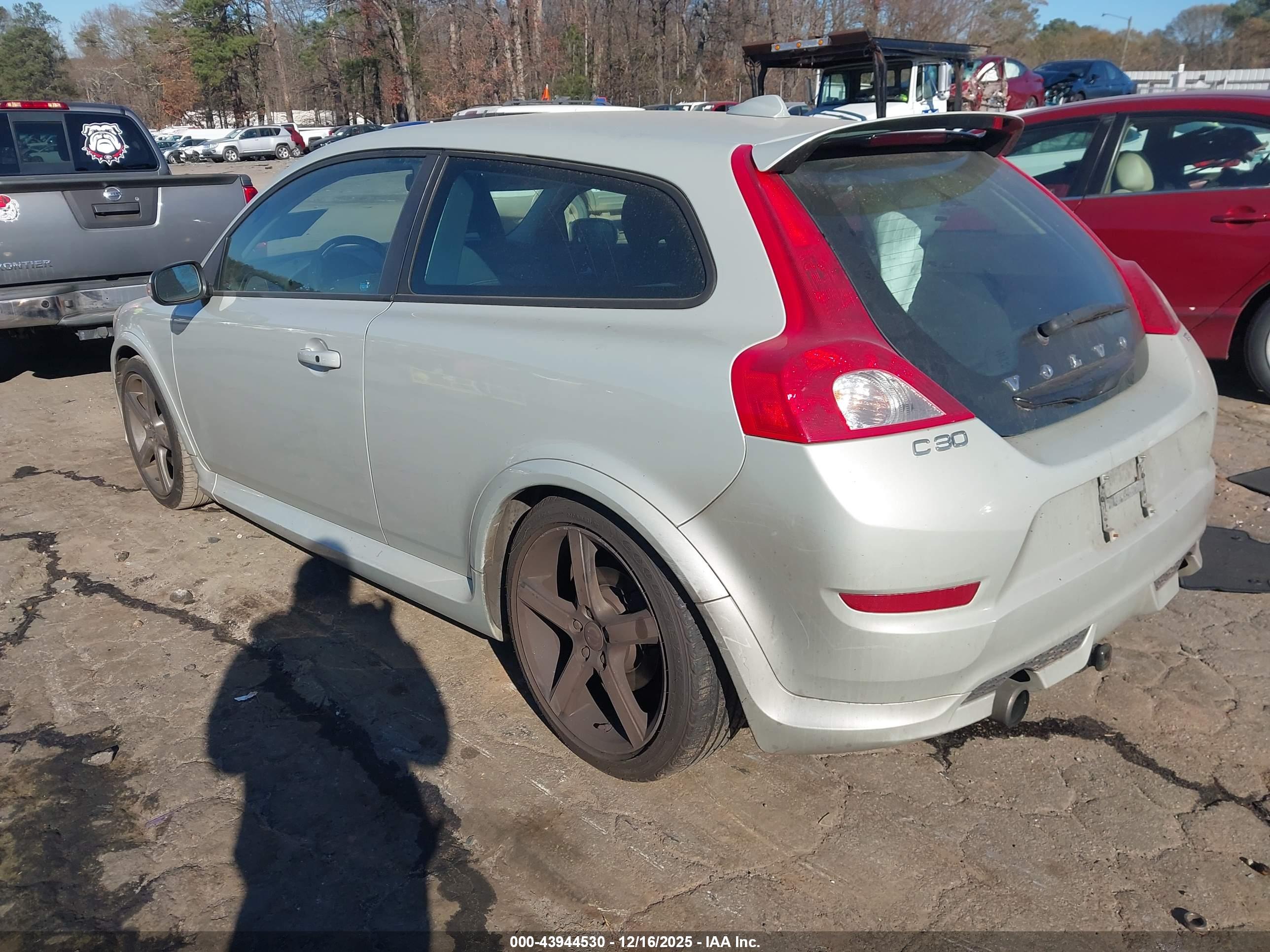 VOLVO C30 image 3
