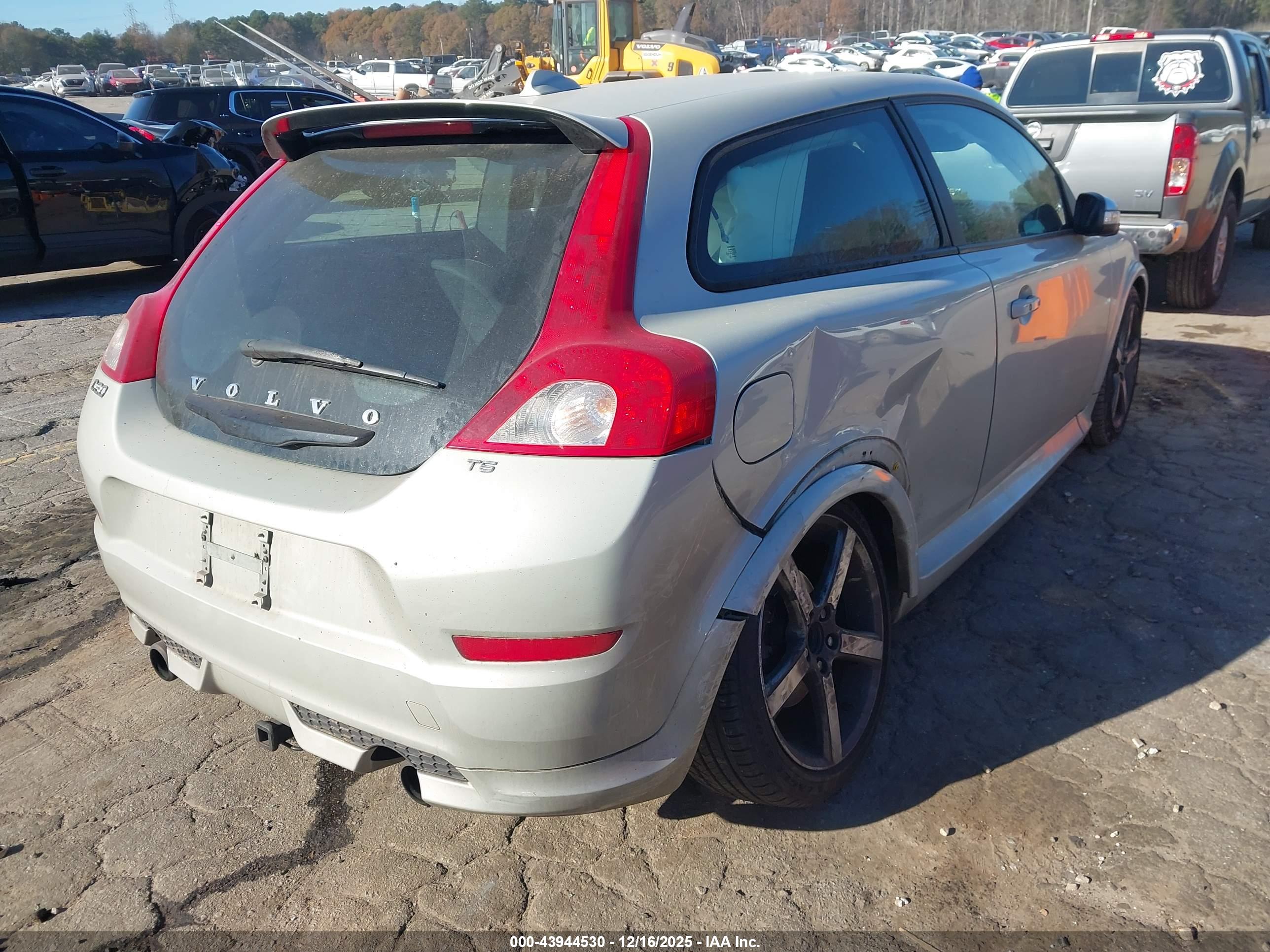 VOLVO C30 image 4